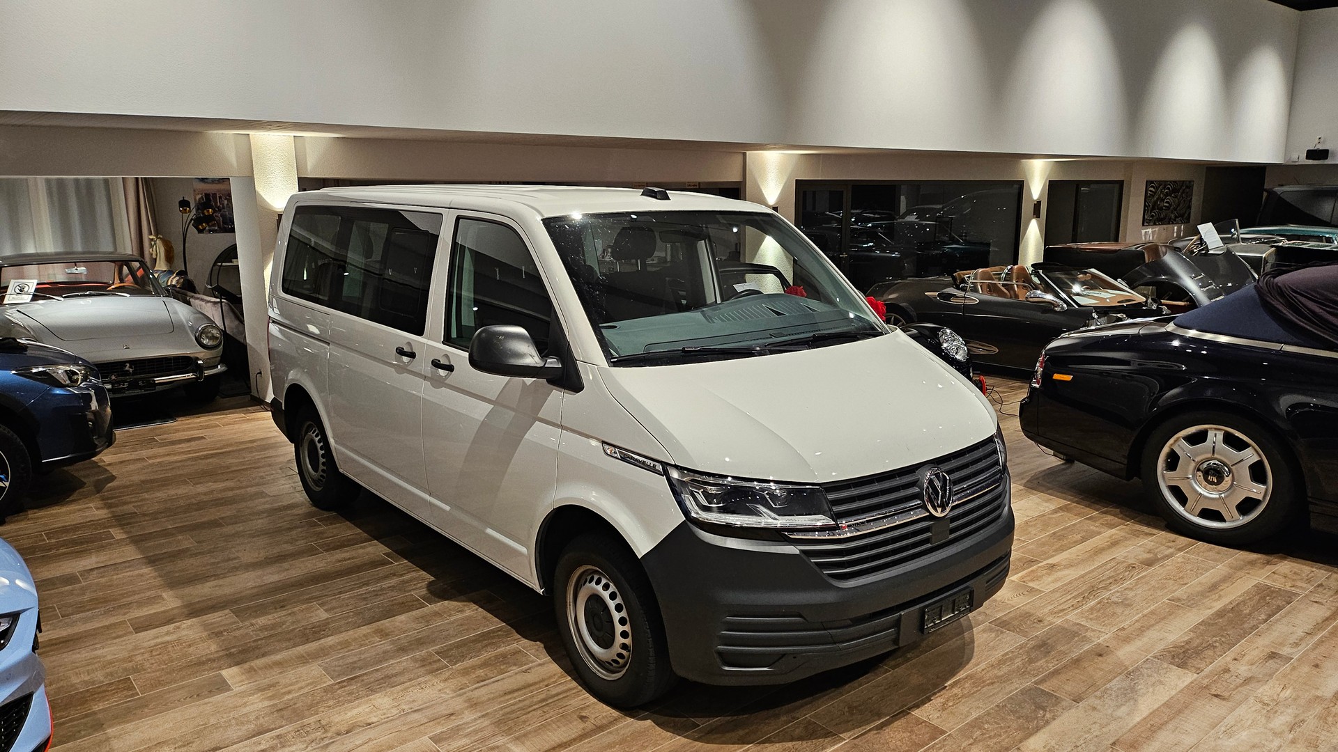 VW T6.1 Caravelle 2.0 TDI Trendline 4Motion LWB-image-5