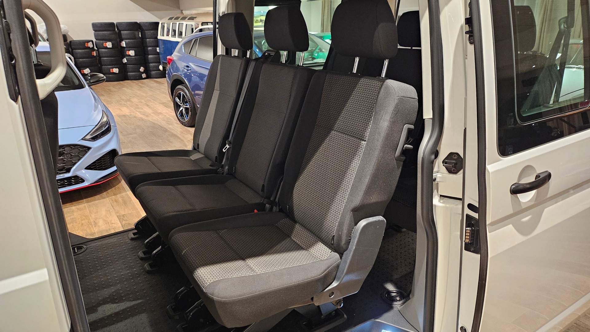 VW T6.1 Caravelle 2.0 TDI Trendline 4Motion LWB-image-18