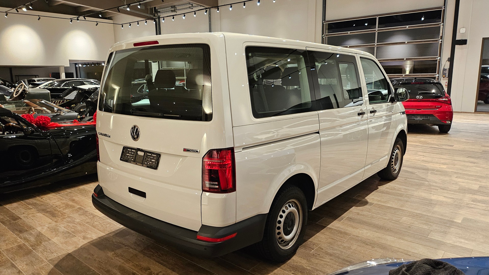 VW T6.1 Caravelle 2.0 TDI Trendline 4Motion LWB-image-8