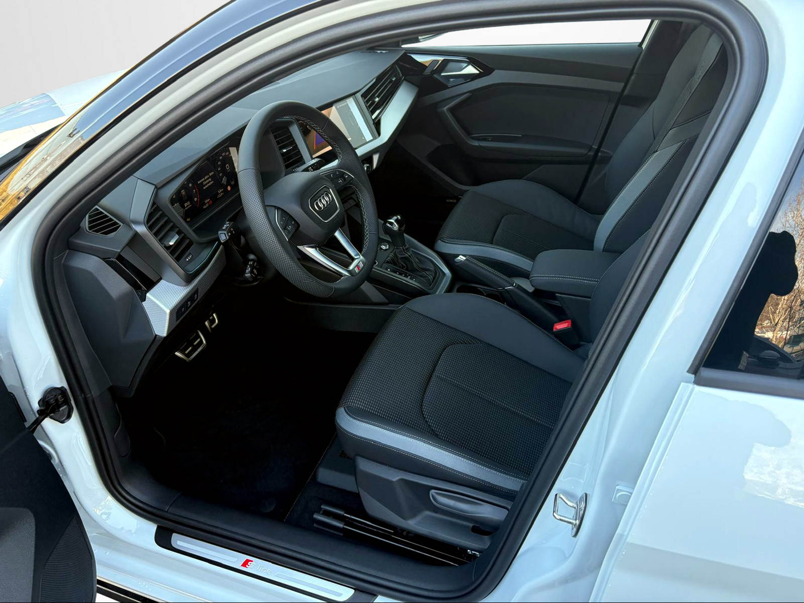 AUDI A1 Sportback 30 TFSI S Line Attraction S-tronic-image-3