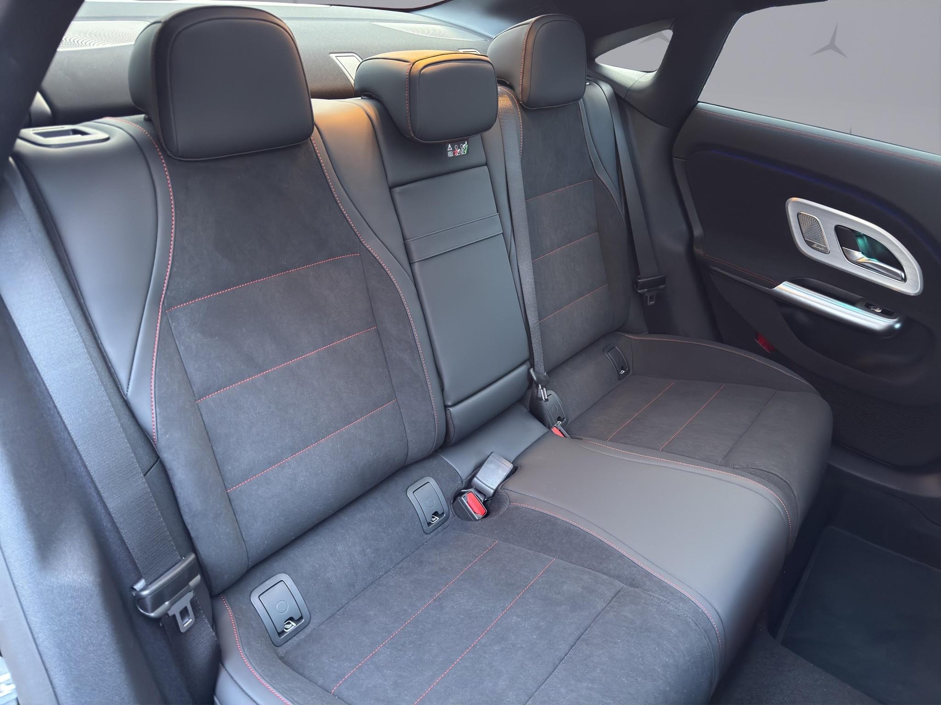 MERCEDES-BENZ CLA 220 AMG Line 4matic-image-17
