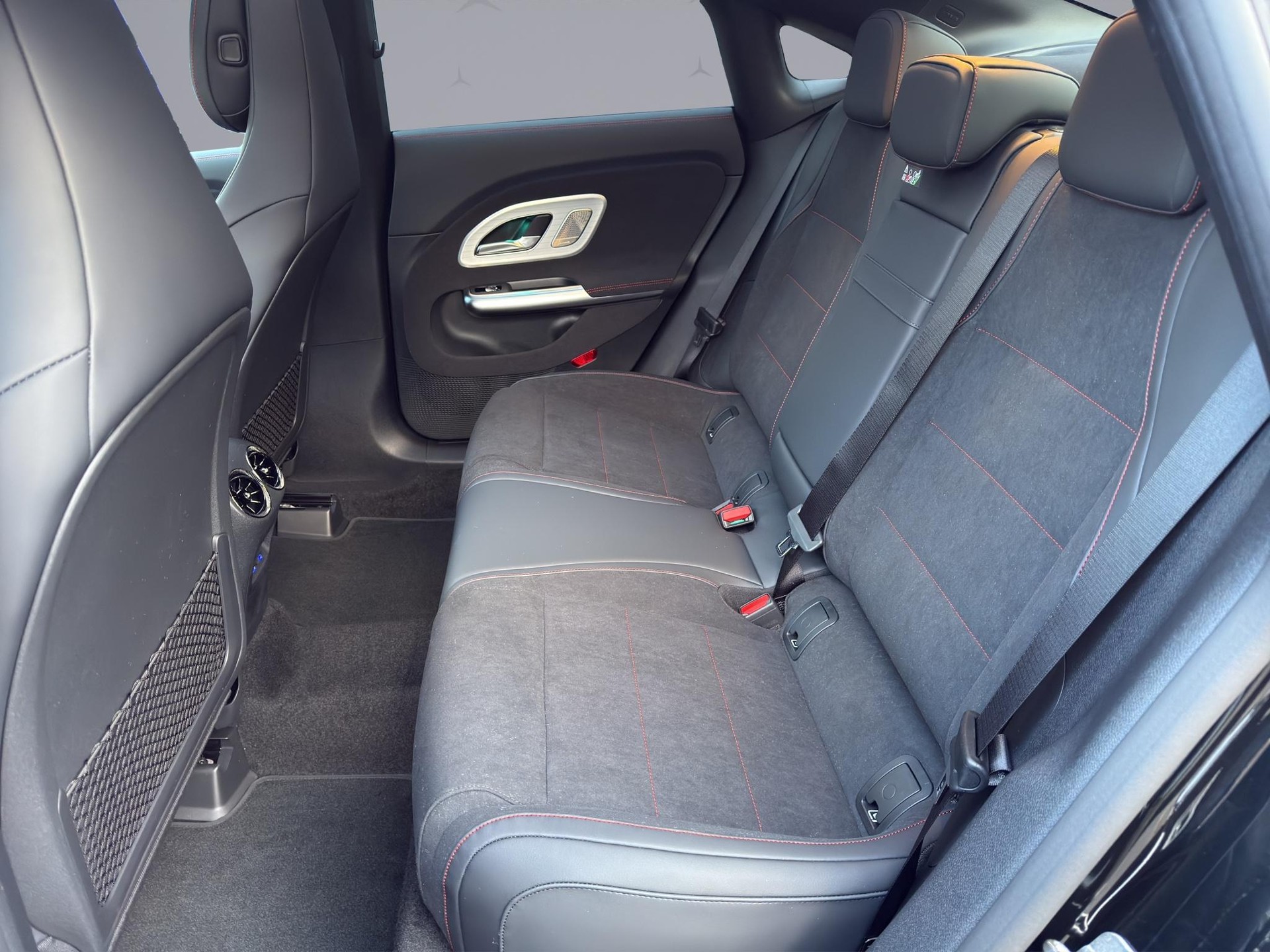 MERCEDES-BENZ CLA 220 AMG Line 4matic-image-12