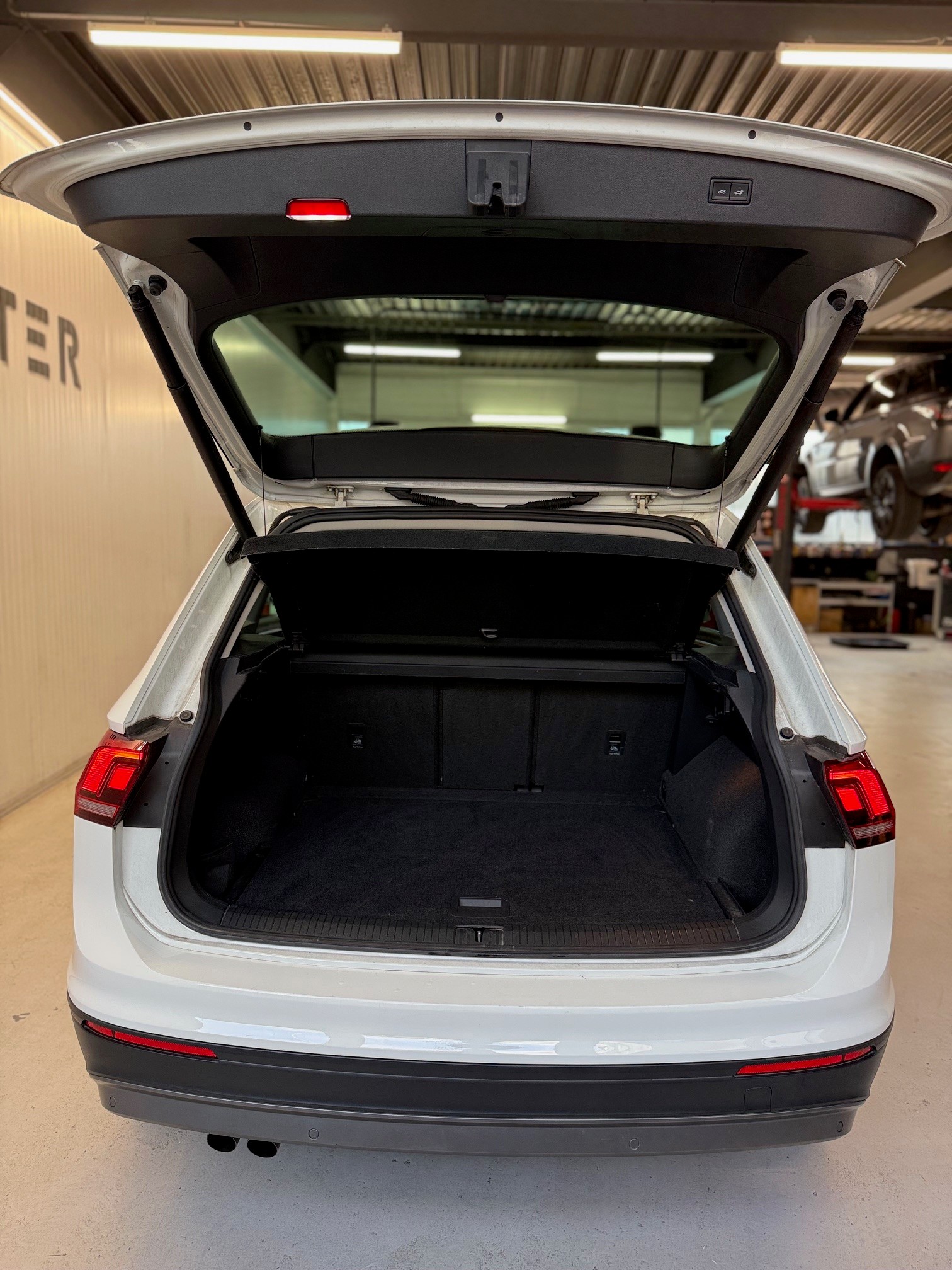 VW Tiguan 2.0TSI Comfortline 4Motion DSG-image-4