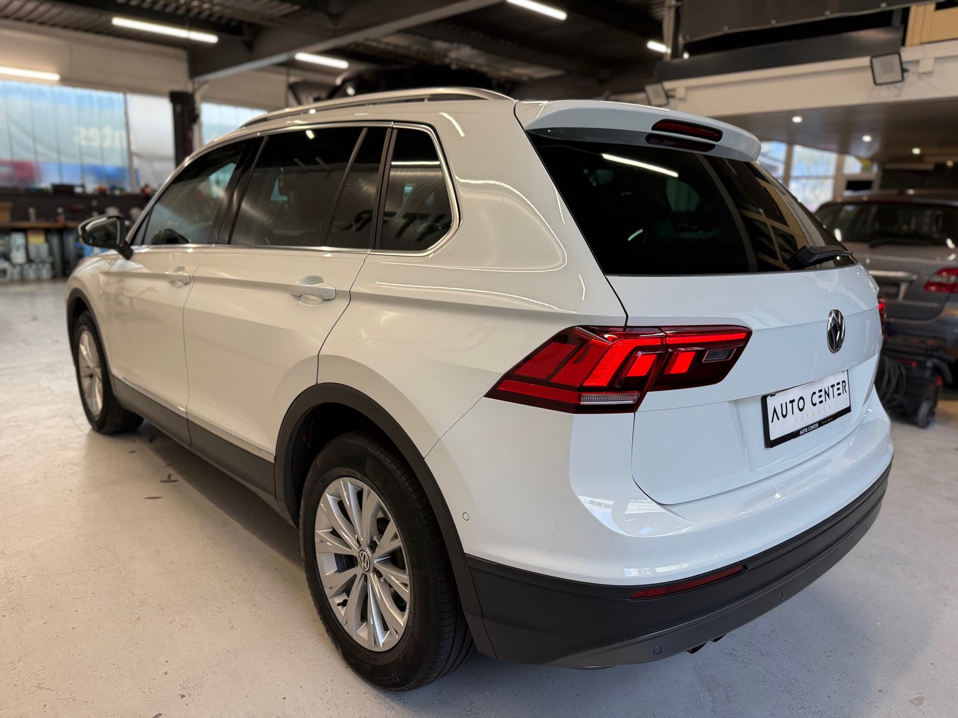 VW Tiguan 2.0TSI Comfortline 4Motion DSG-image-5