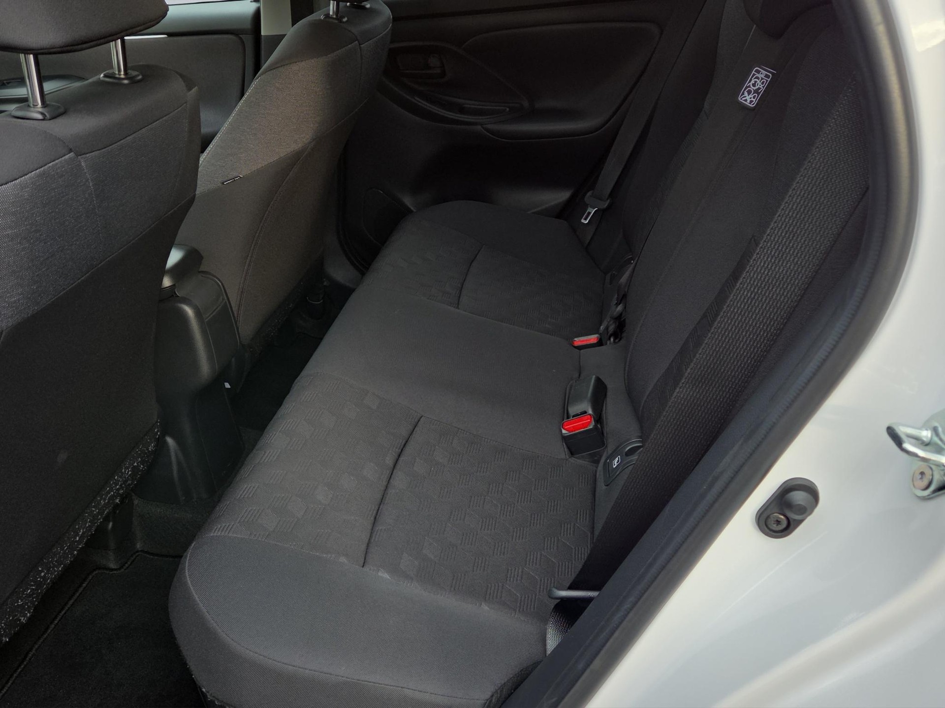 TOYOTA Yaris 1.5 VVT-i HSD Trend-image-14