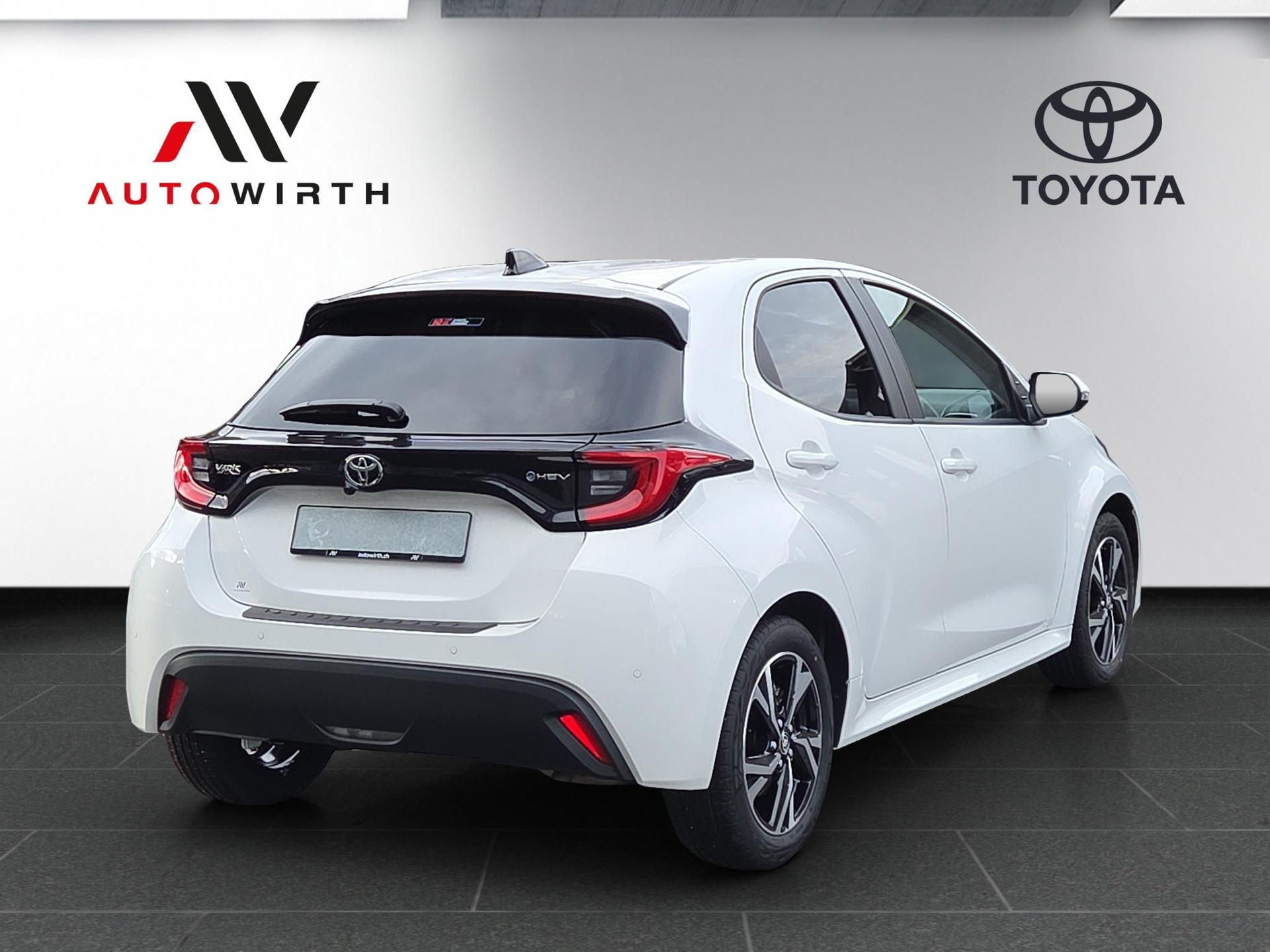 TOYOTA Yaris 1.5 VVT-i HSD Trend-image-4