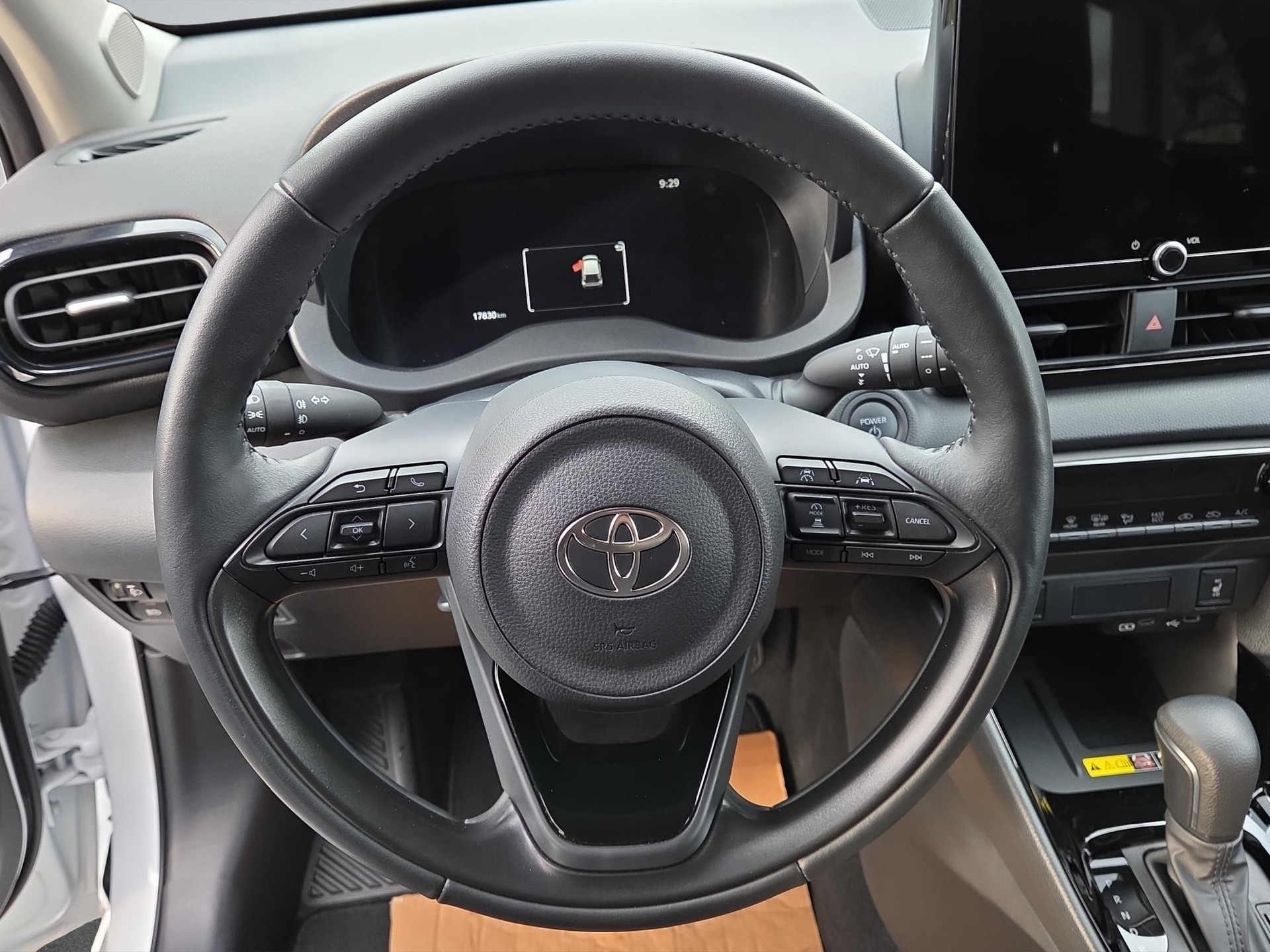TOYOTA Yaris 1.5 VVT-i HSD Trend-image-9
