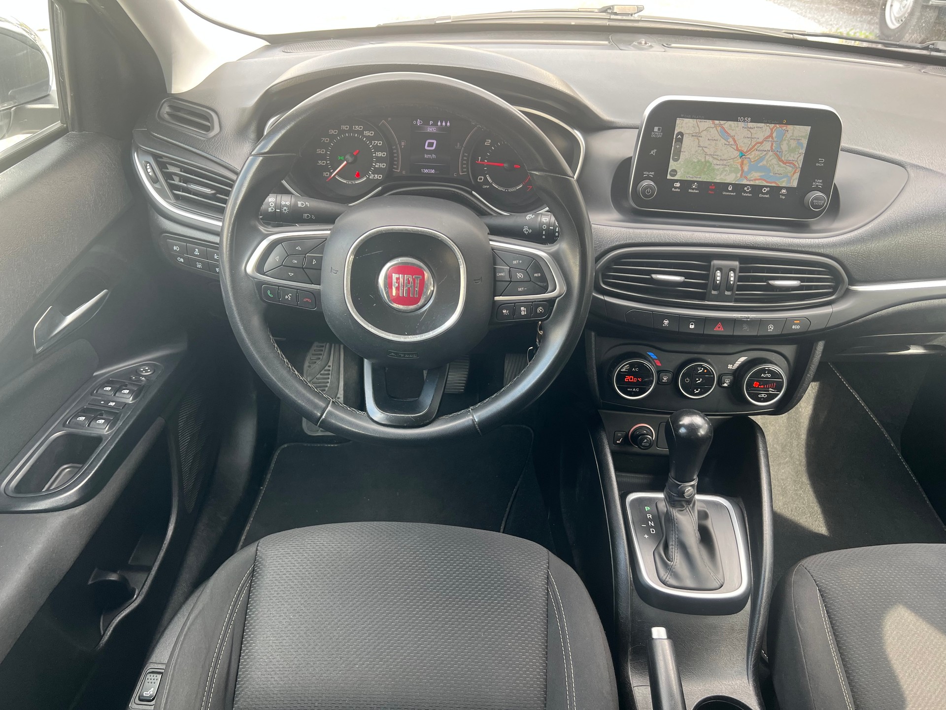 FIAT Tipo 1.6MJ Station Wagon Lounge DCT-image-9