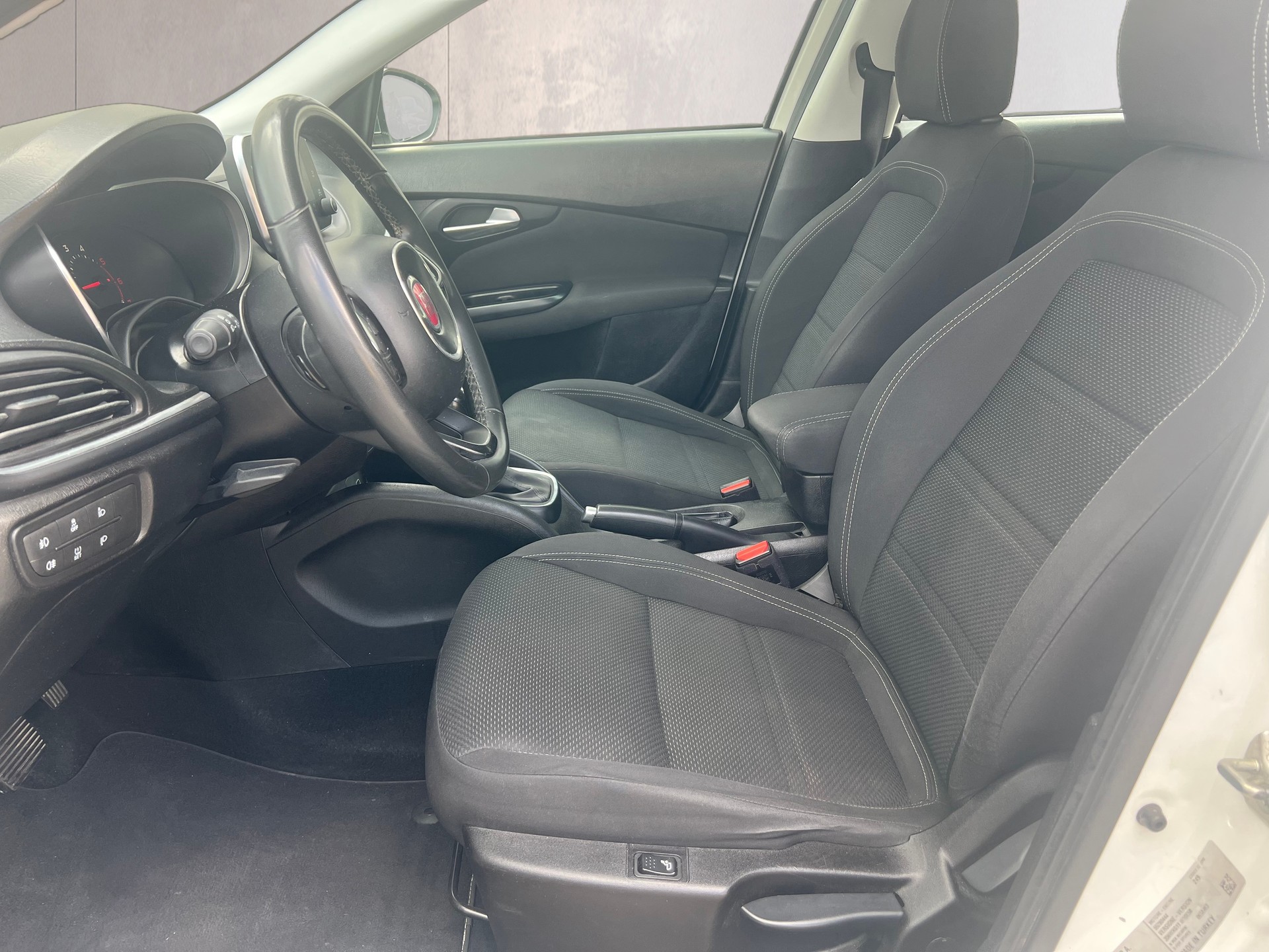 FIAT Tipo 1.6MJ Station Wagon Lounge DCT-image-12