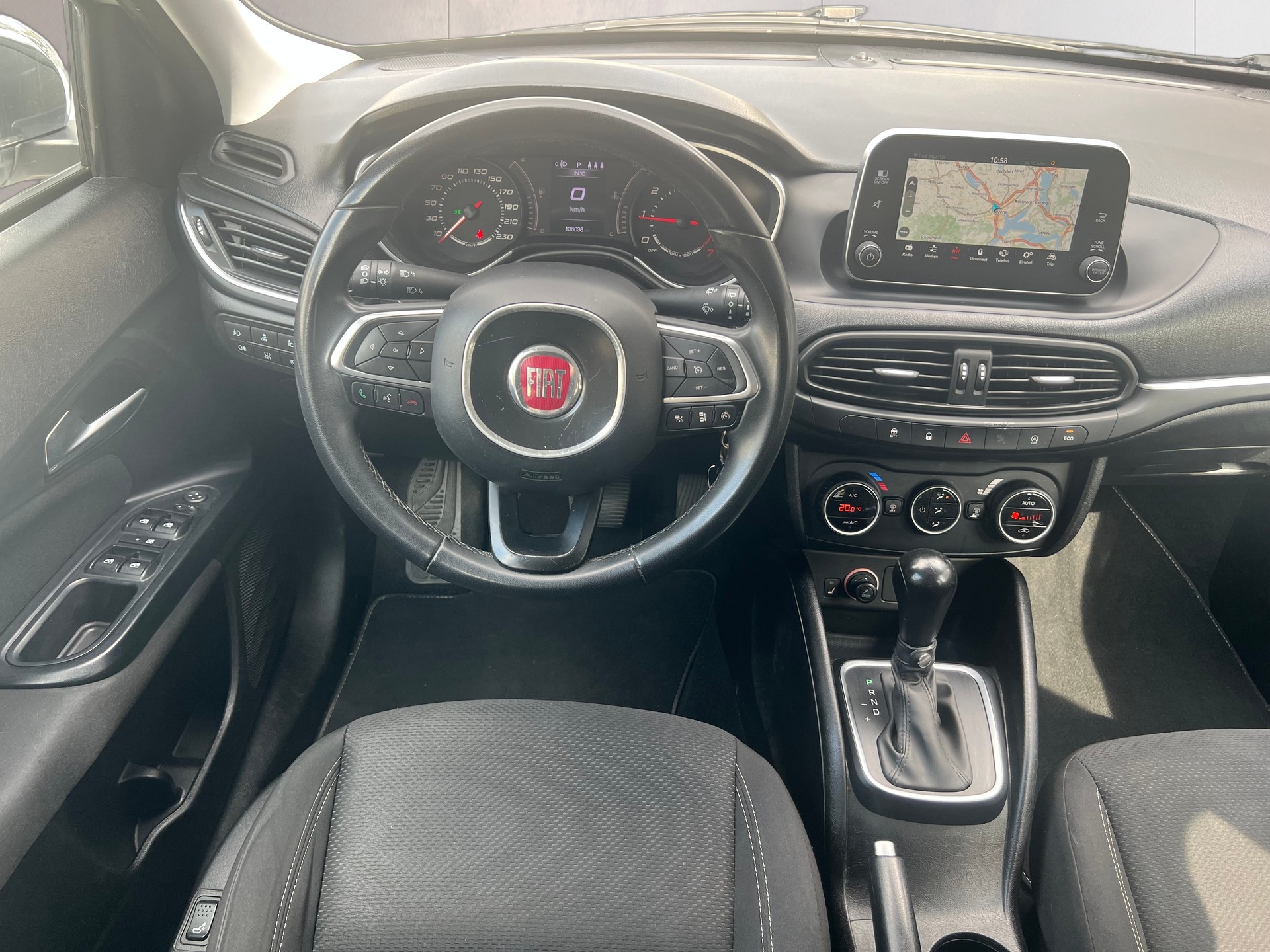 FIAT Tipo 1.6MJ Station Wagon Lounge DCT-image-9