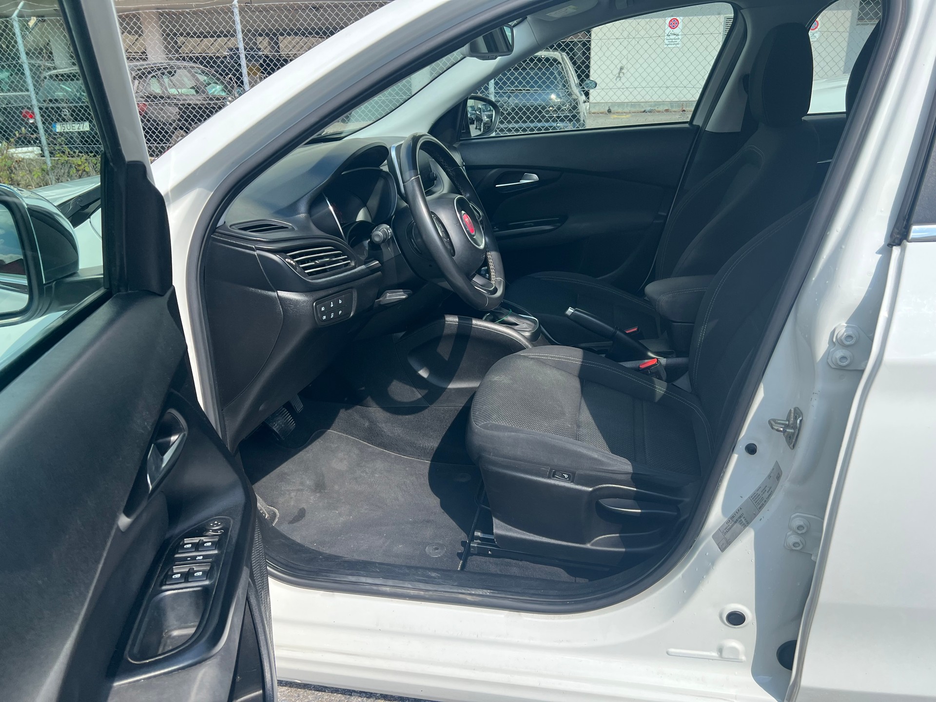 FIAT Tipo 1.6MJ Station Wagon Lounge DCT-image-11