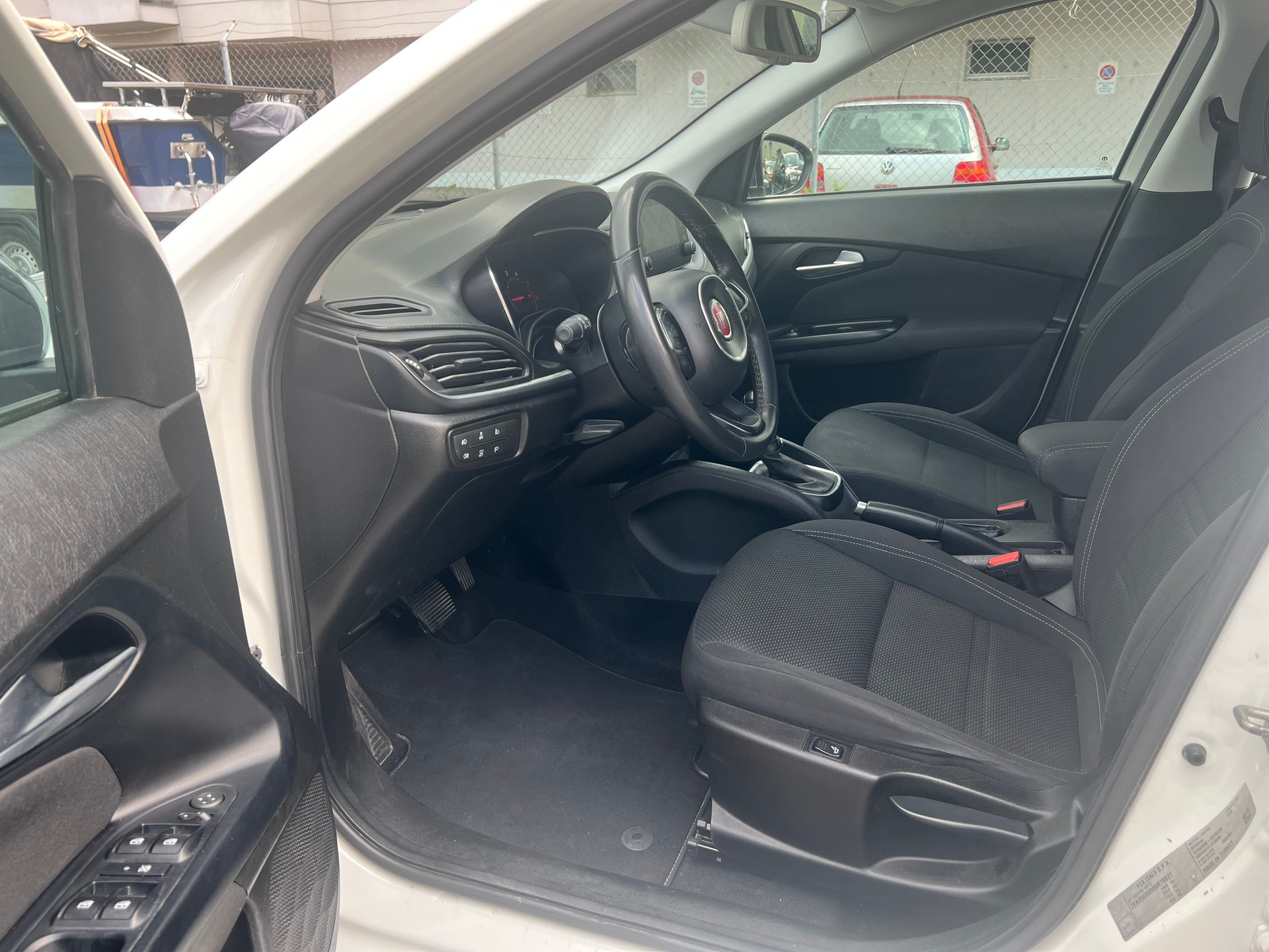 FIAT Tipo 1.6MJ Station Wagon Lounge DCT-image-11
