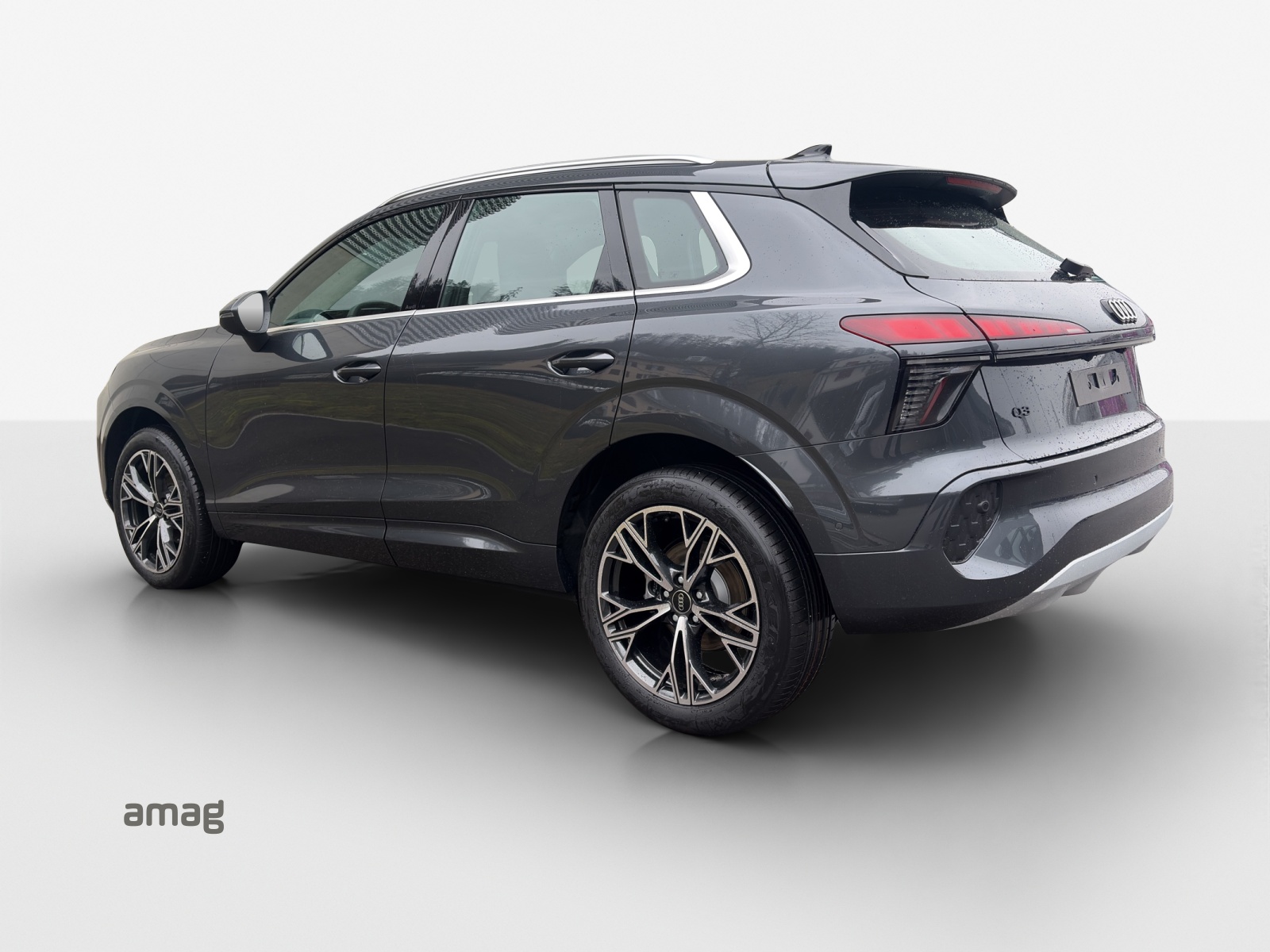 AUDI Q3 SUV 110 kW TFSI S tronic-image-2