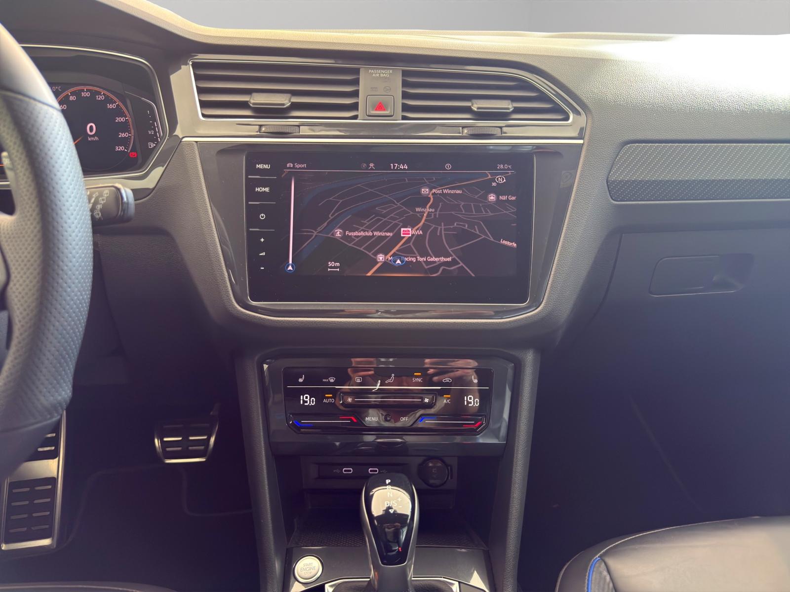 VW Tiguan 2.0TSI R 4Motion DSG-image-16