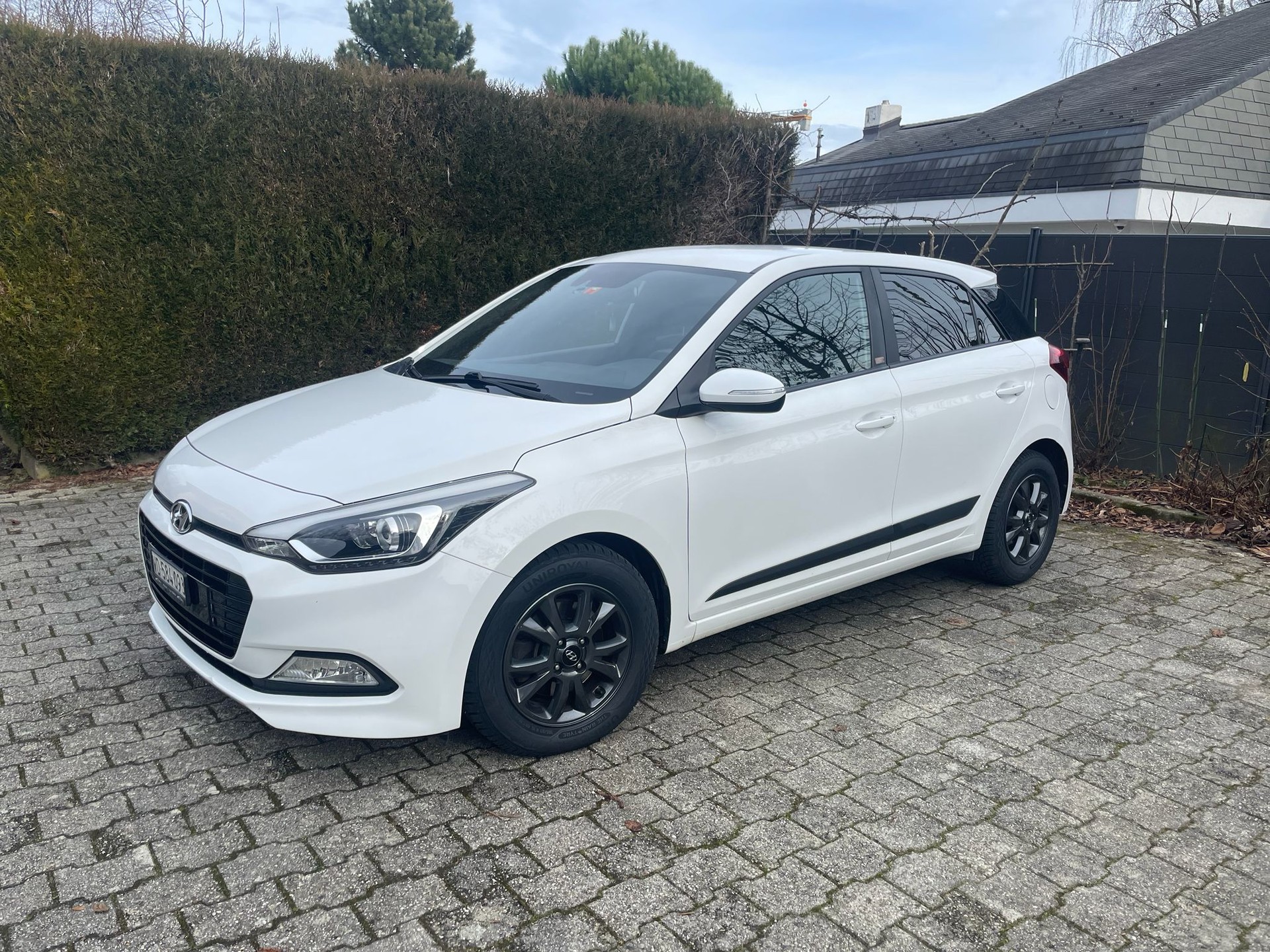 HYUNDAI i20 1.0 T-GDi Amplia-image-0