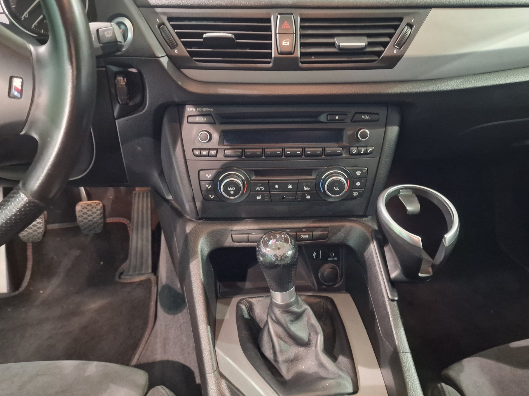 BMW X1 xDrive 18d-image-10