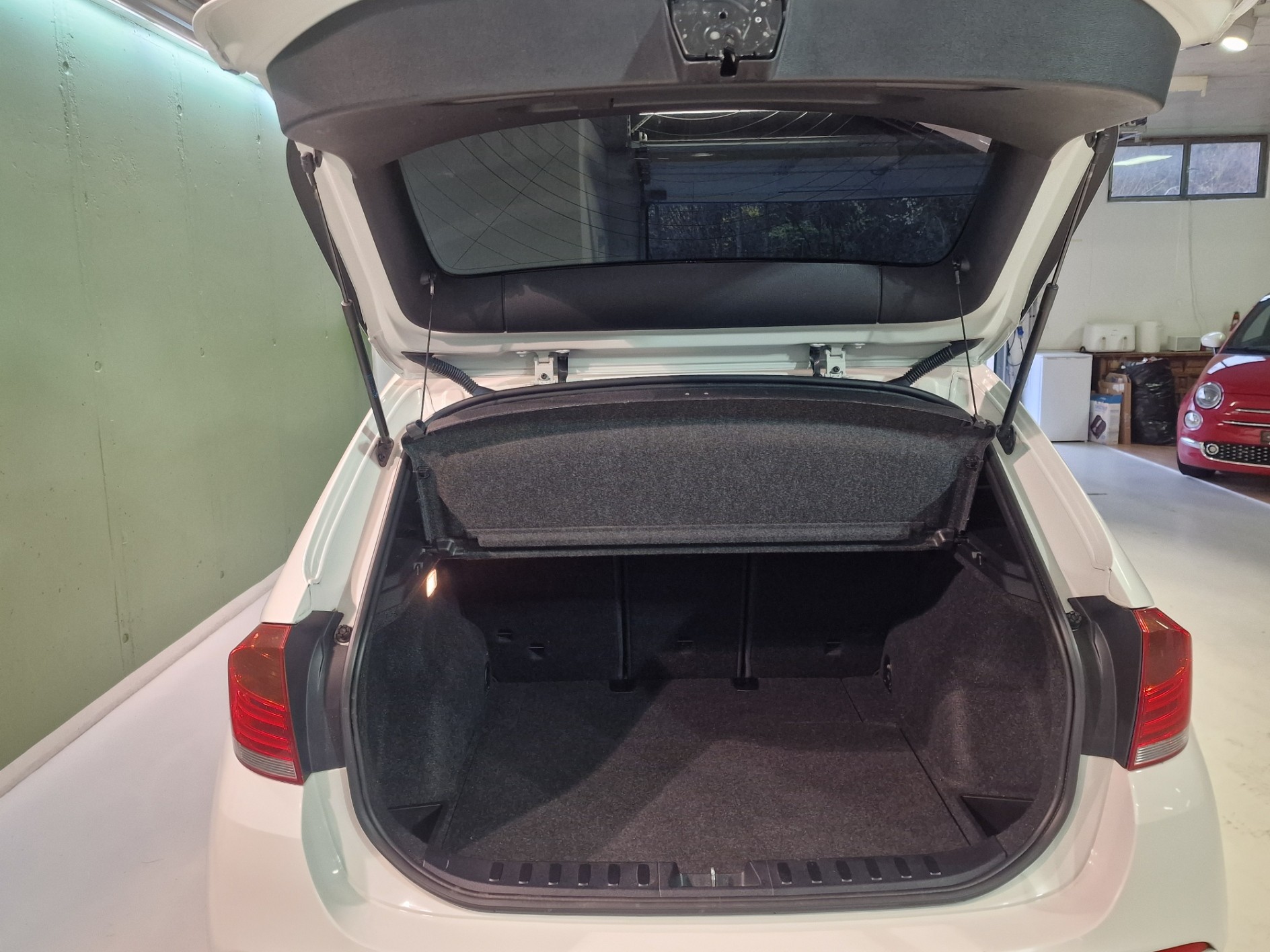 BMW X1 xDrive 18d-image-12
