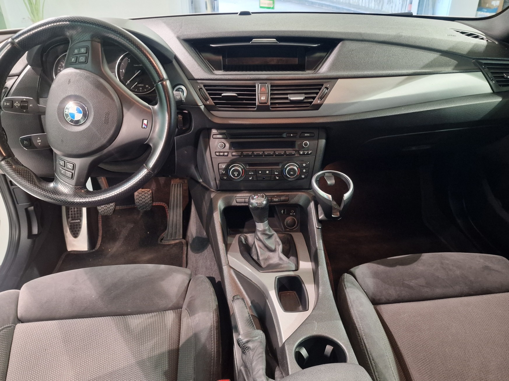 BMW X1 xDrive 18d-image-9