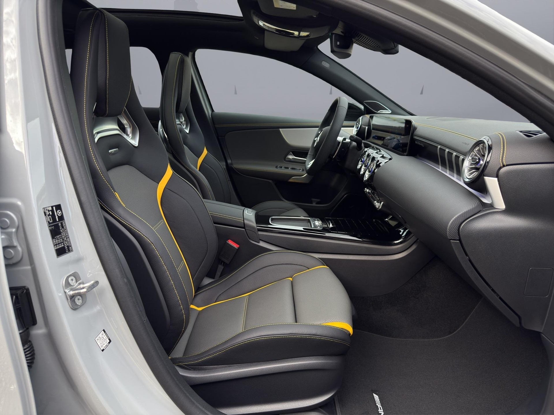 MERCEDES-BENZ A 45 S AMG 4matic+-image-16