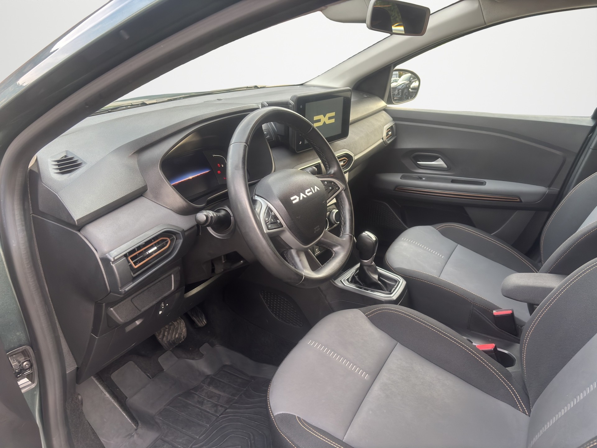 DACIA Jogger HEV 140 Extreme-image-8