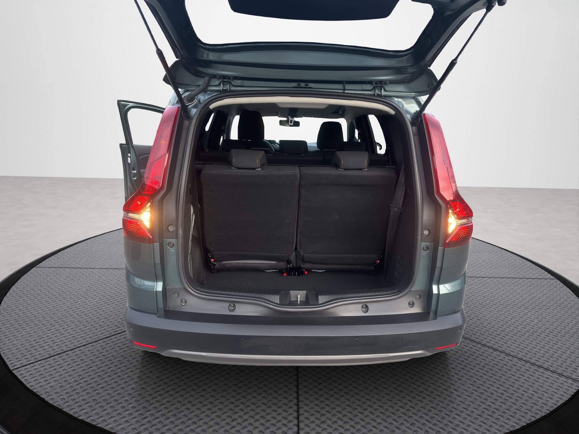 DACIA Jogger HEV 140 Extreme-image-14
