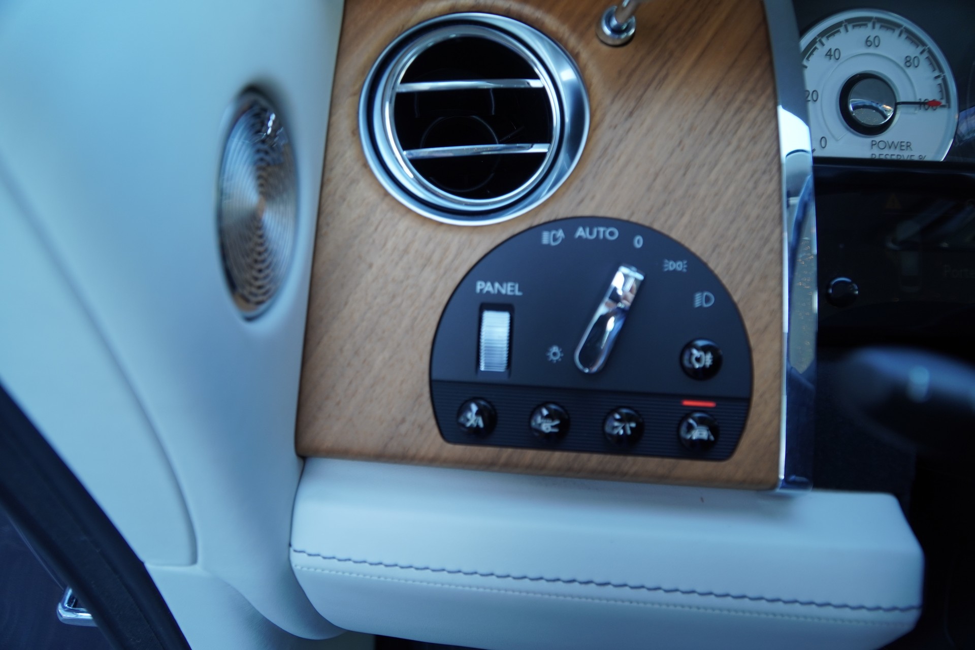 ROLLS-ROYCE WRAITH COUPE 6.6 V12-image-26