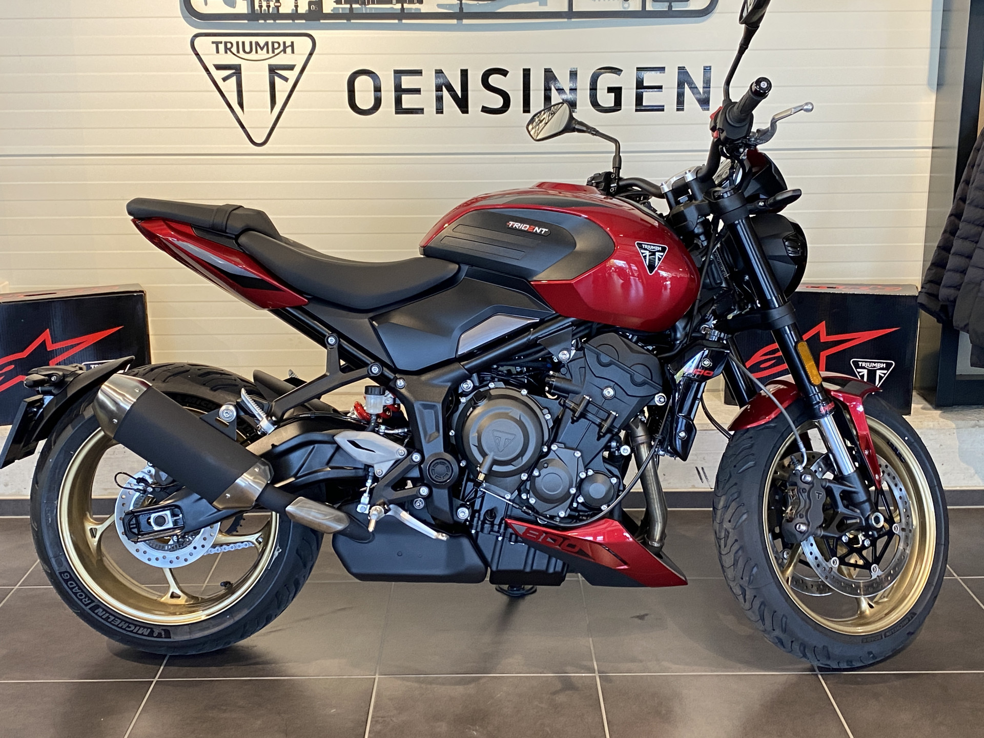 TRIUMPH Trident 800 (4.49 % Power Leasing - Gültig bis 30.06.2026)-showroom-element-3