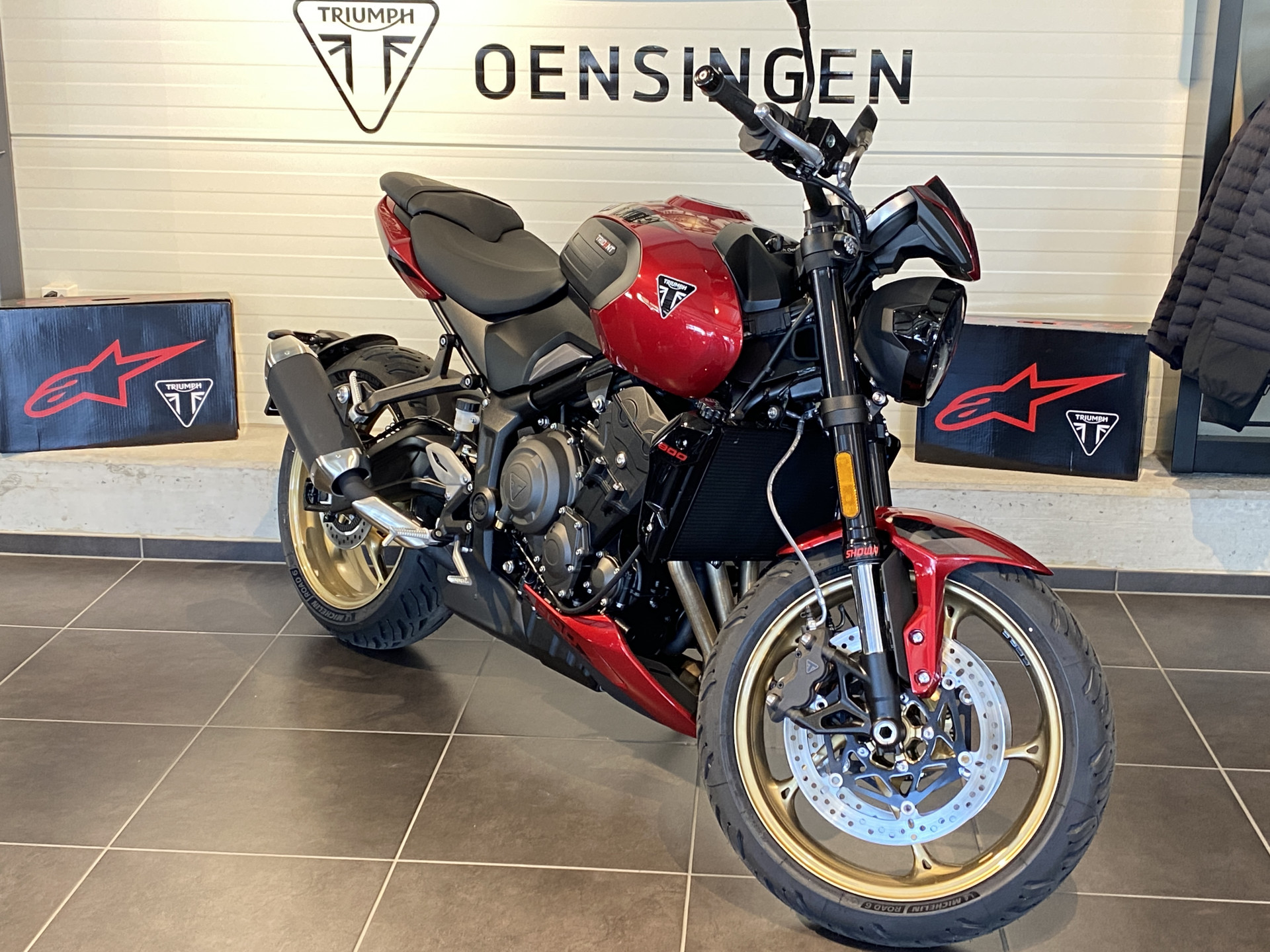 TRIUMPH Trident 800 (4.49 % Power Leasing - Gültig bis 30.06.2026)-showroom-element-2