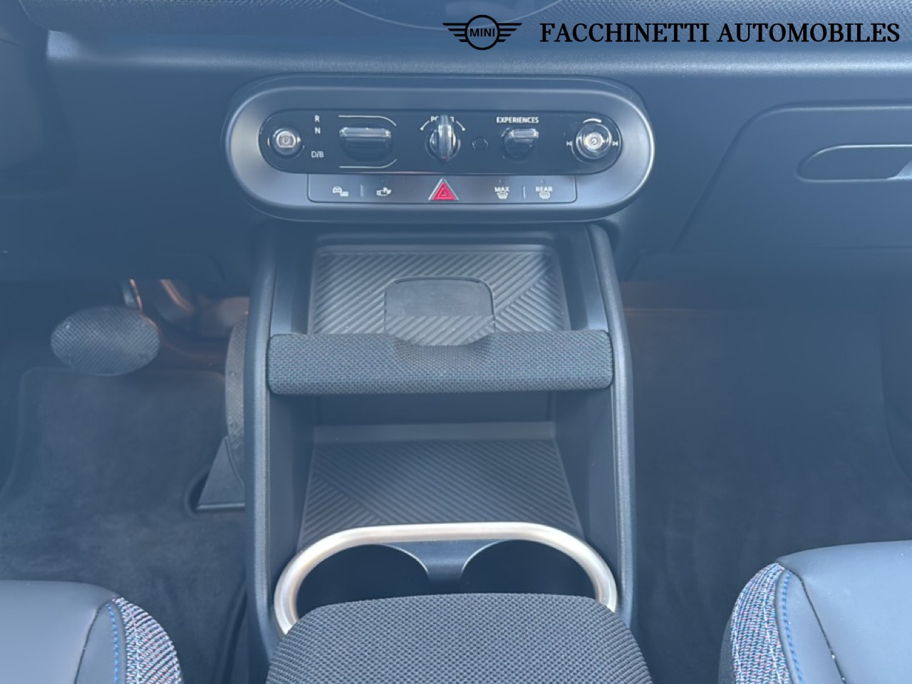 MINI MINI COUNTRYMAN E-image-4