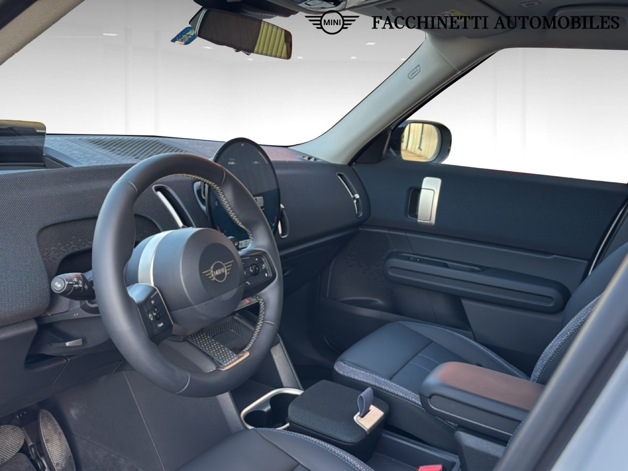 MINI MINI COUNTRYMAN E-image-14