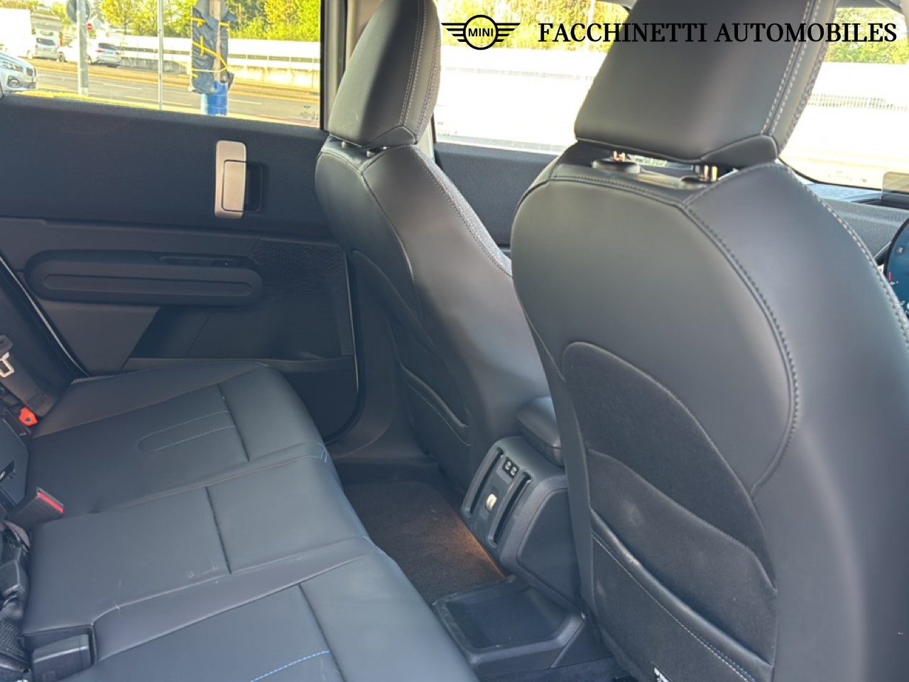 MINI MINI COUNTRYMAN E-image-16