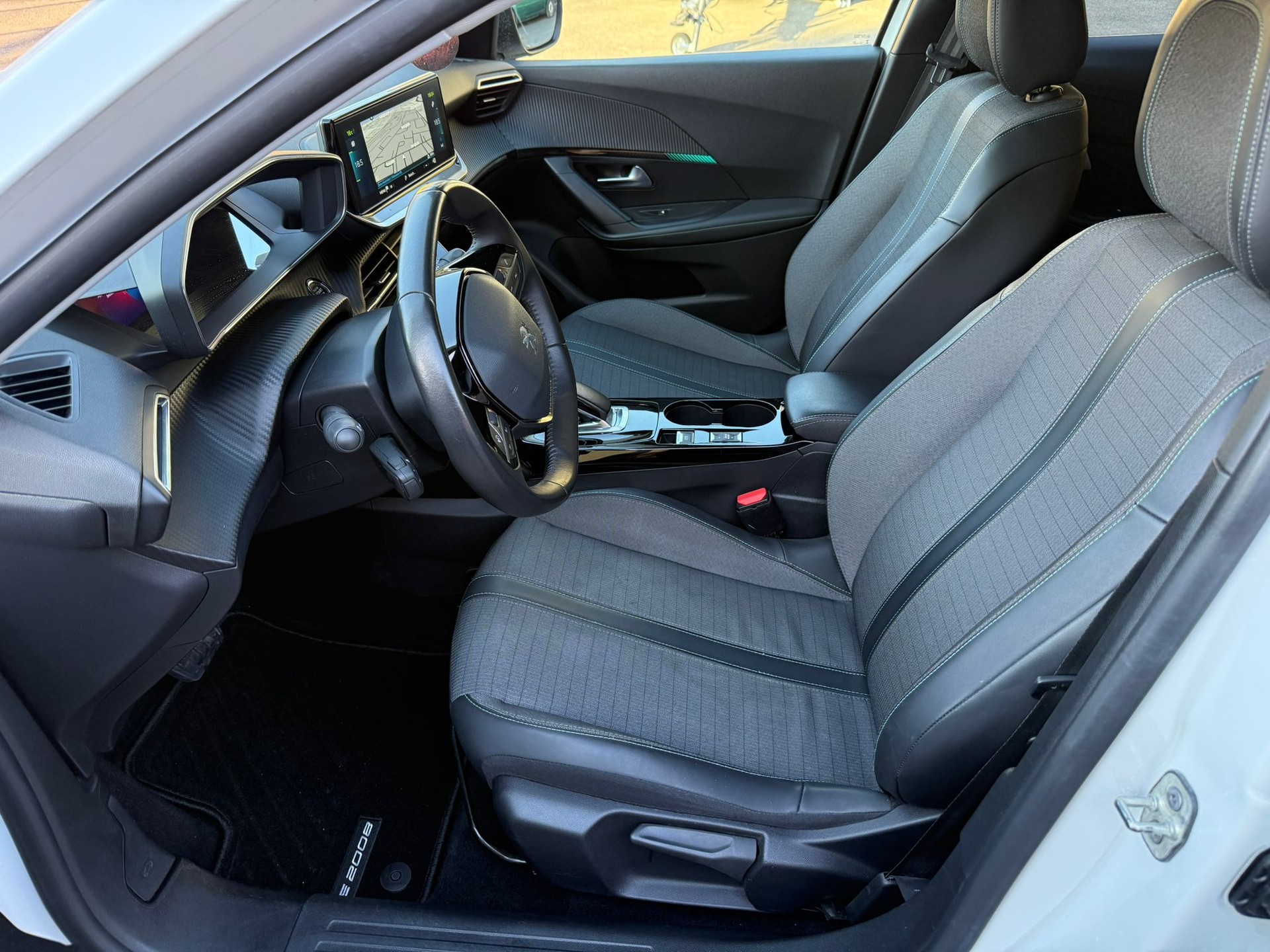 PEUGEOT 2008 e Allure Pack-image-8