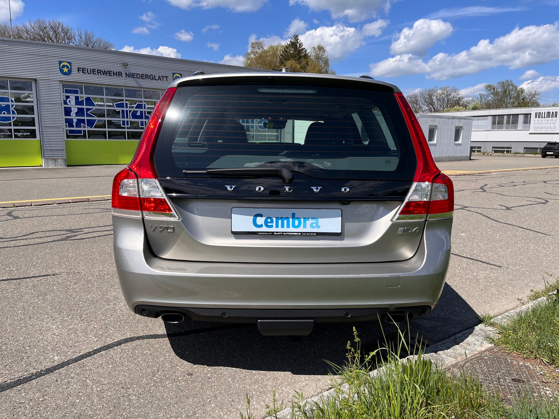 VOLVO V70 D4 Momentum Dynamic Edition Geartronic * FAMILY PACK - WINTER PROFESSIONAL PACK *-showroom-element-3