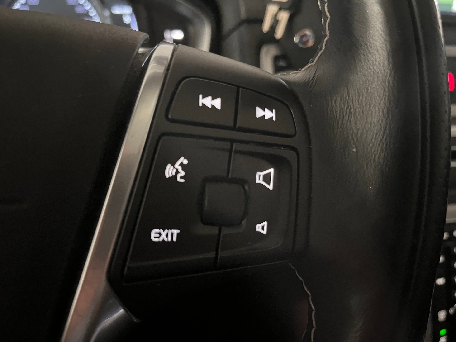 VOLVO V70 D4 Momentum Dynamic Edition Geartronic * FAMILY PACK - WINTER PROFESSIONAL PACK *-image-18