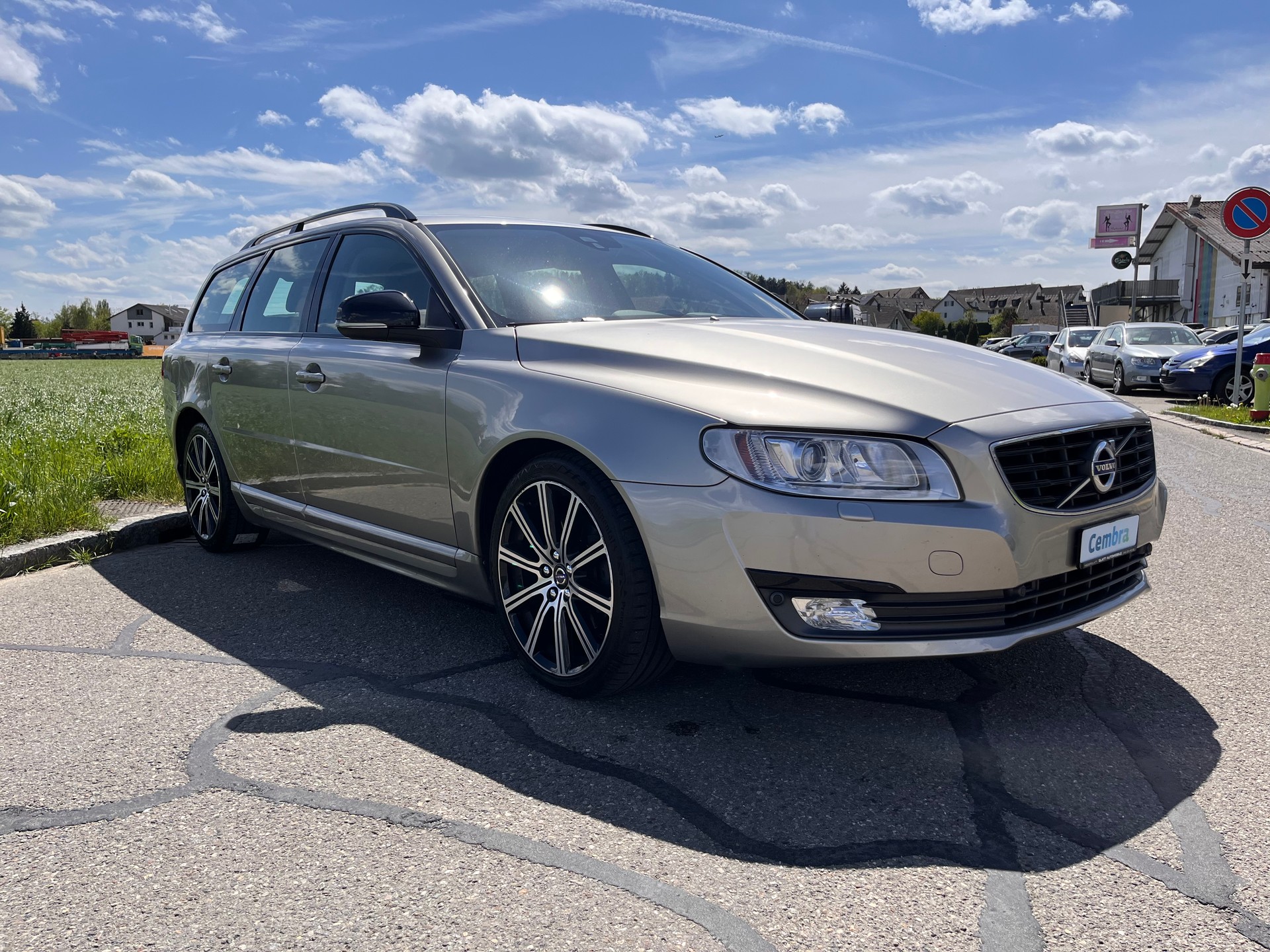 VOLVO V70 D4 Momentum Dynamic Edition Geartronic * FAMILY PACK - WINTER PROFESSIONAL PACK *-image-6