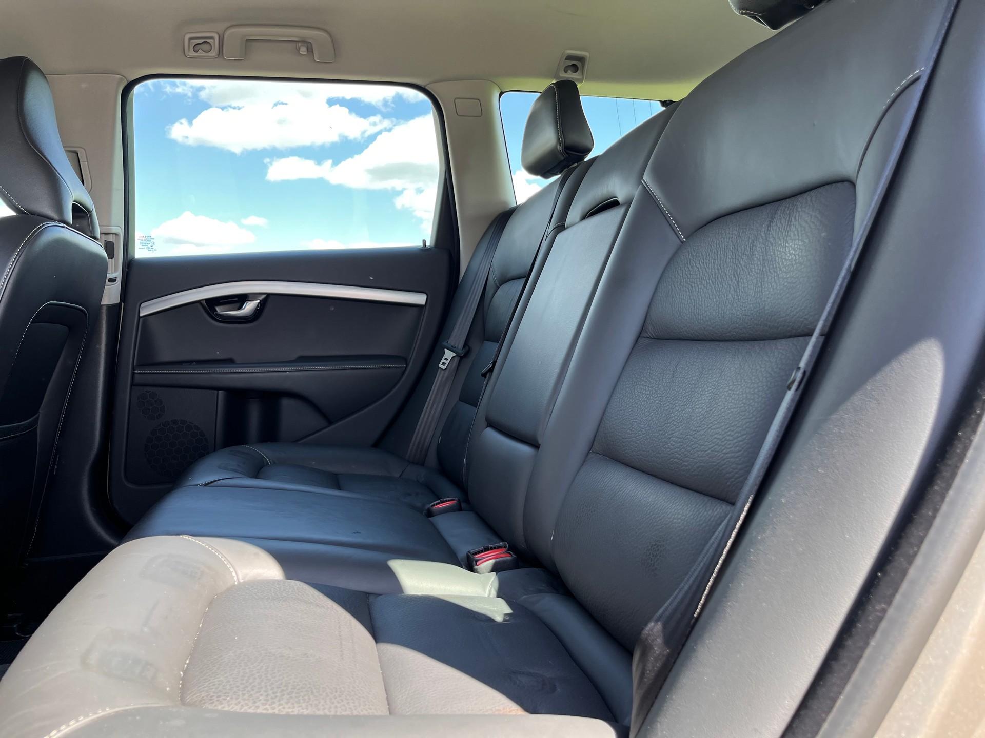 VOLVO V70 D4 Momentum Dynamic Edition Geartronic * FAMILY PACK - WINTER PROFESSIONAL PACK *-image-13