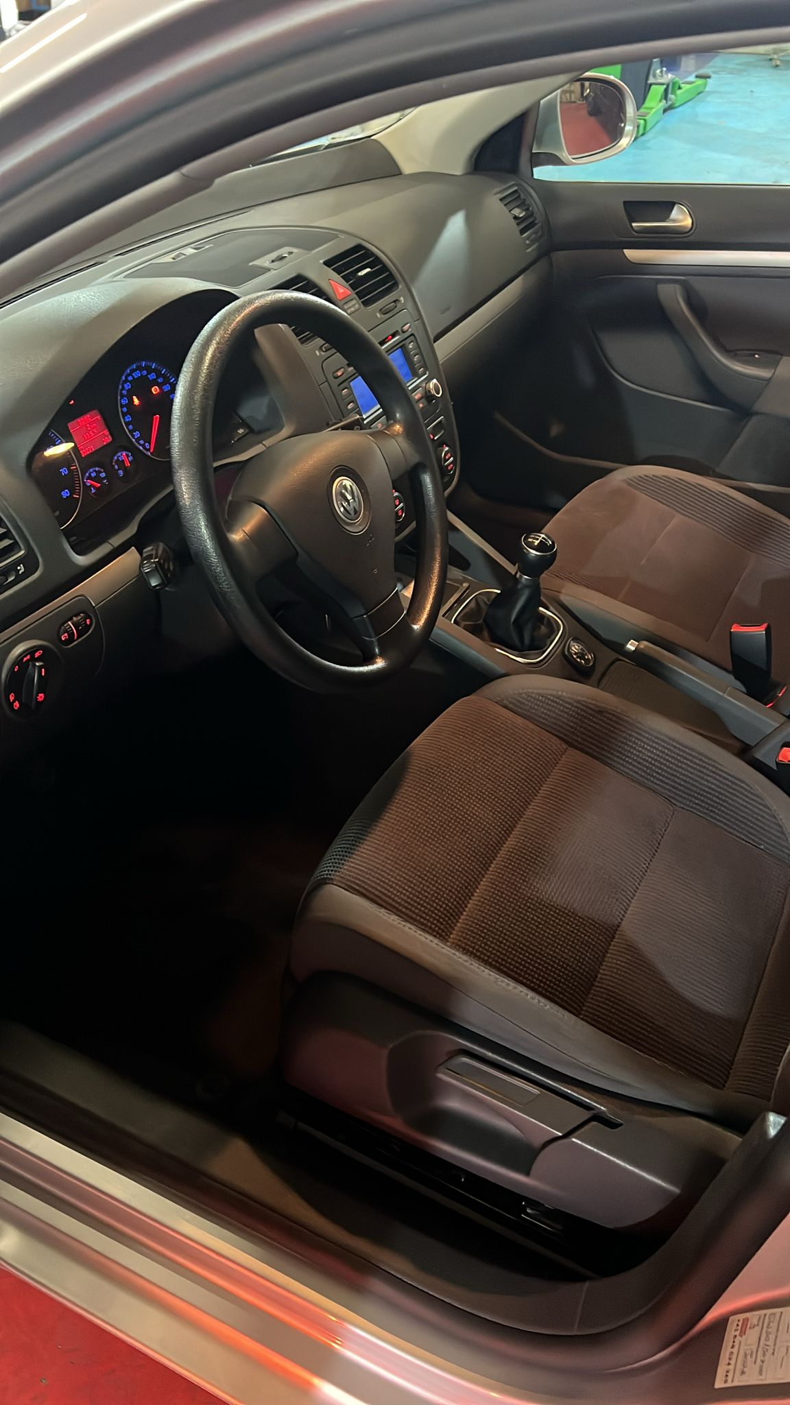 VW Jetta 2.0 FSI-image-11