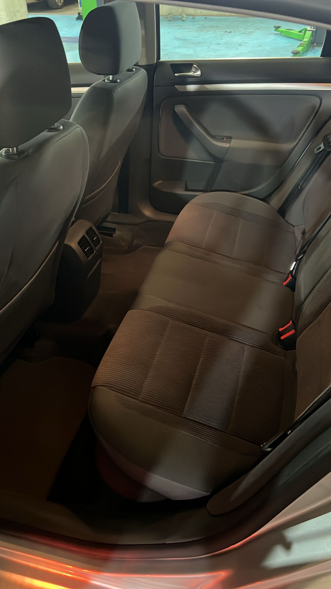 VW Jetta 2.0 FSI-image-12