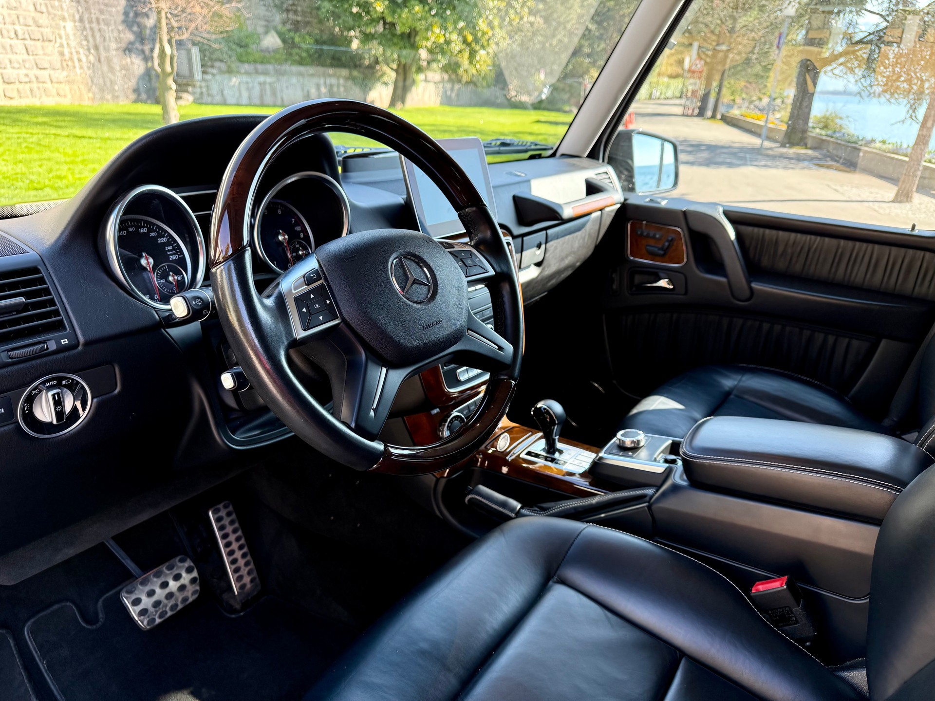 MERCEDES-BENZ G 500 7G-Tronic-showroom-element-3