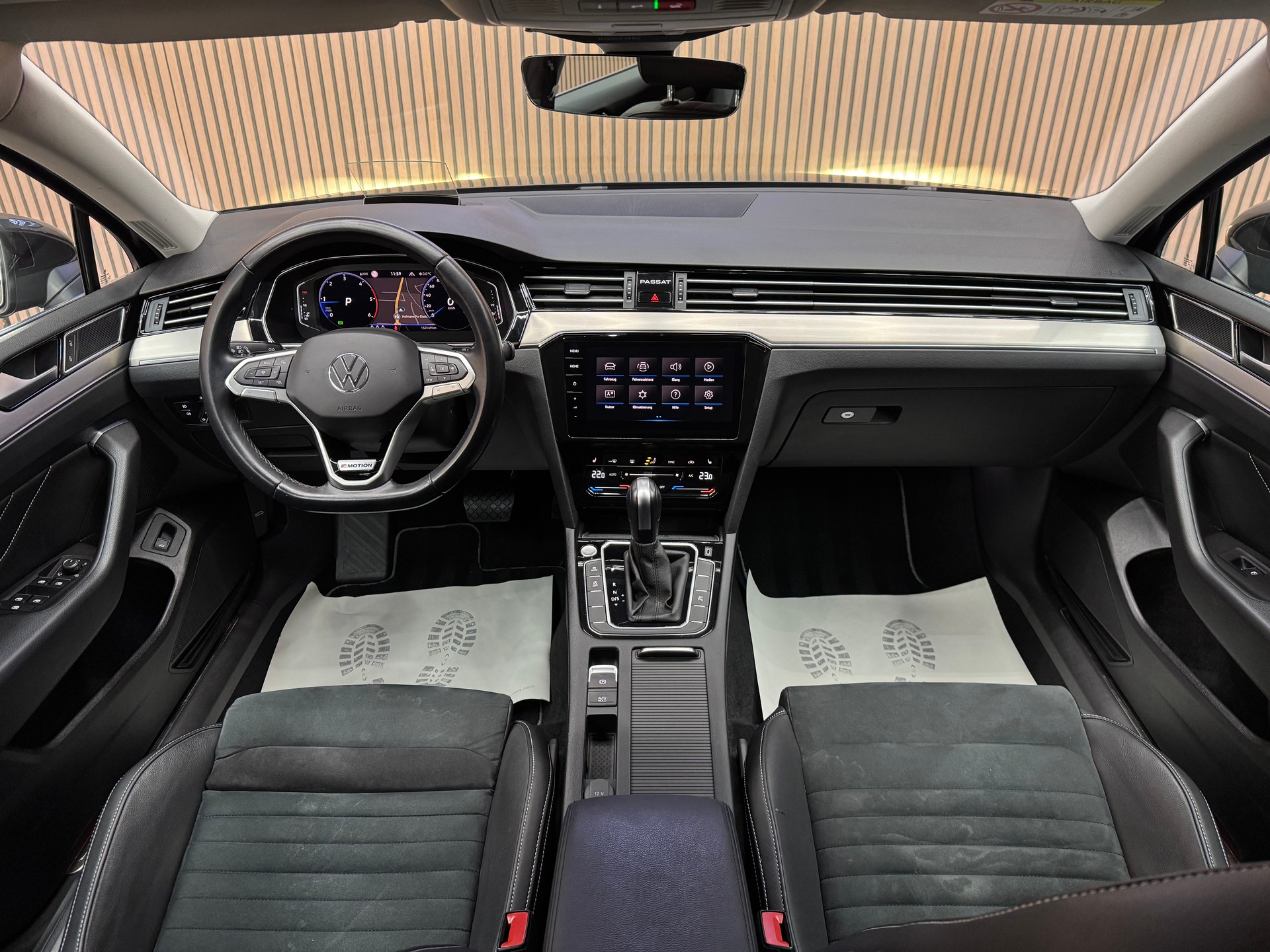 VW Passat Variant 2.0 TDI 200 Elegance DSG 4m-image-14