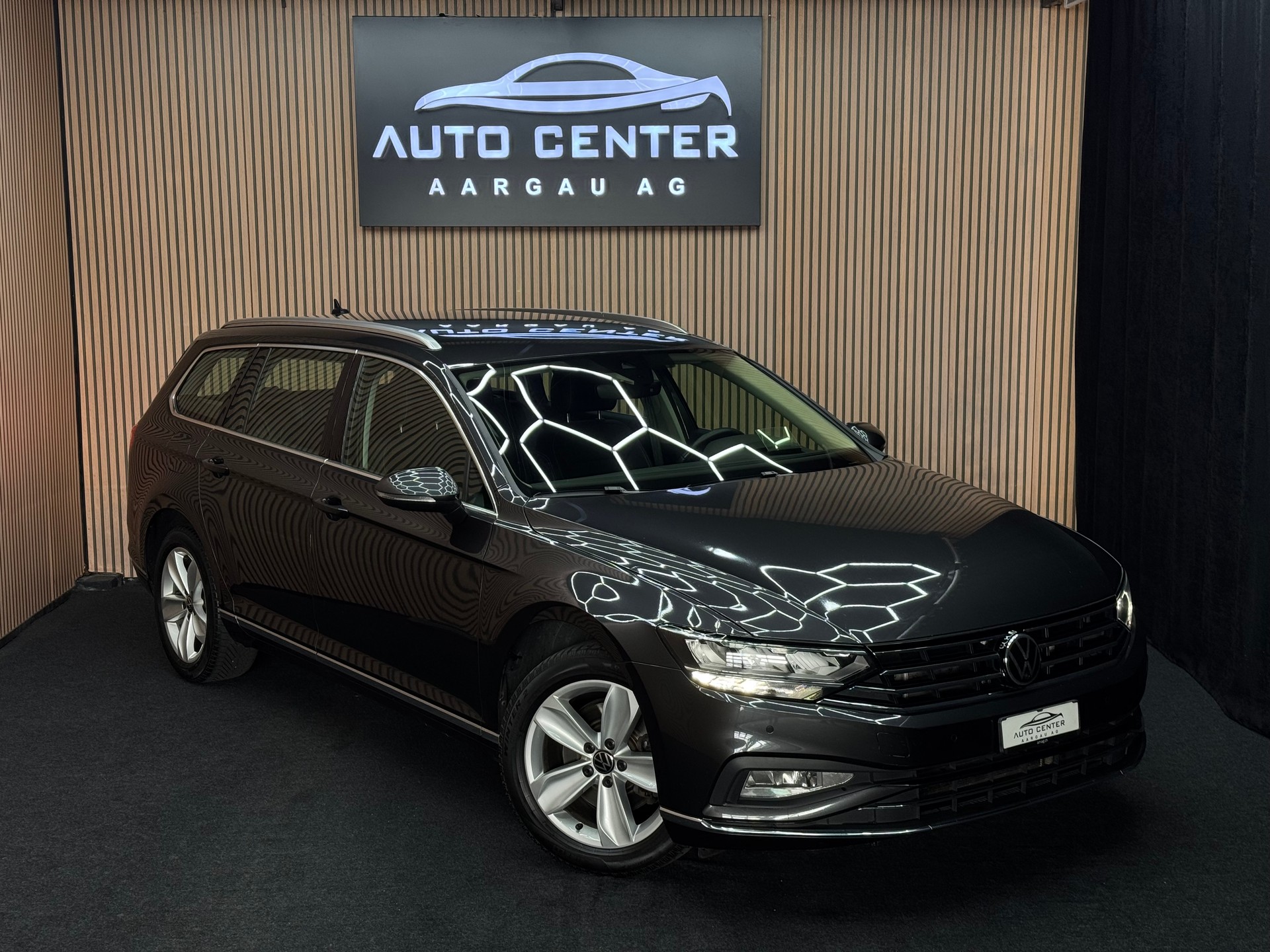 VW Passat Variant 2.0 TDI 200 Elegance DSG 4m-image-0