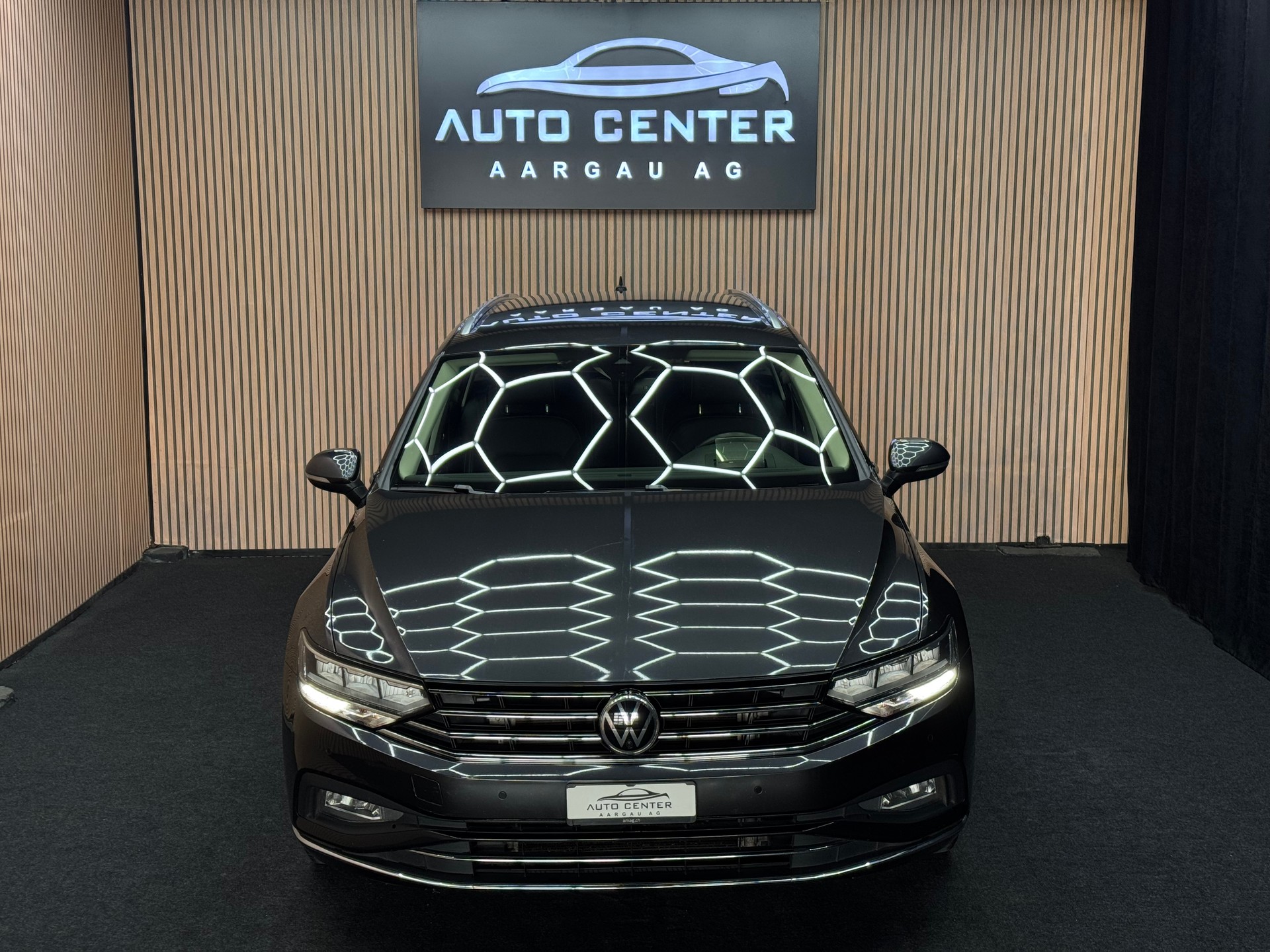 VW Passat Variant 2.0 TDI 200 Elegance DSG 4m-image-2
