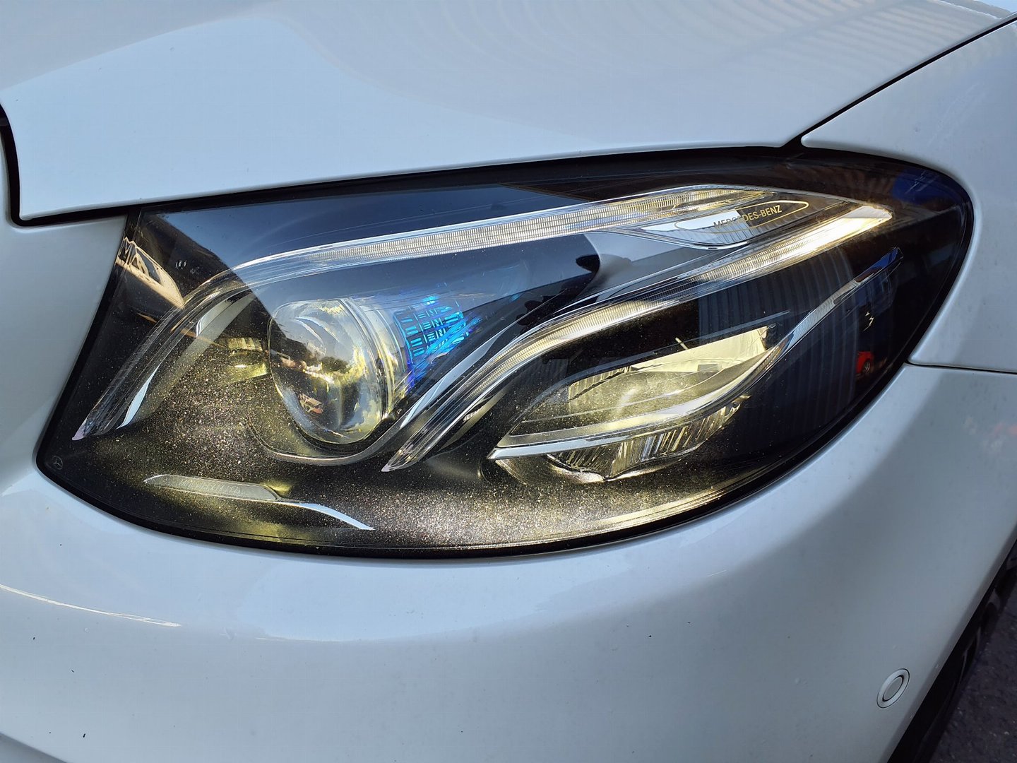MERCEDES-BENZ E 220 d AMG Line-image-9