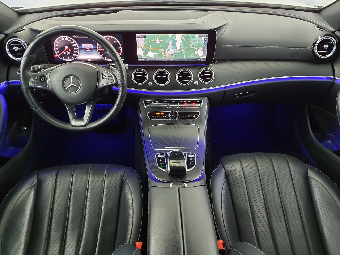 MERCEDES-BENZ E 220 d AMG Line-image-7