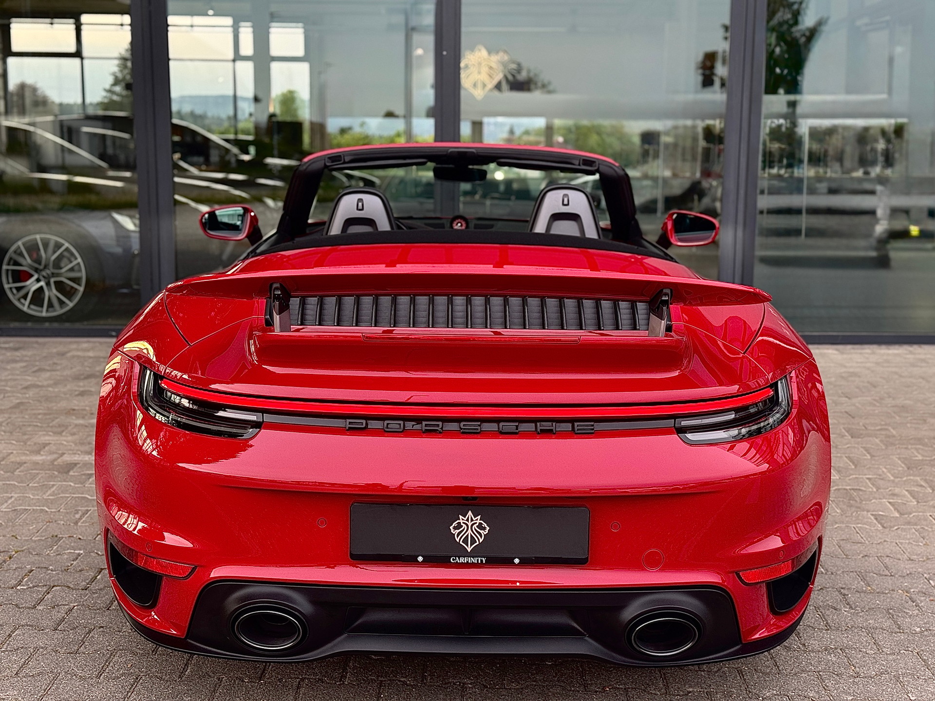 PORSCHE 911 Turbo S Cabriolet PDK *2 Jahre Porsche Approved Garantie*-image-4