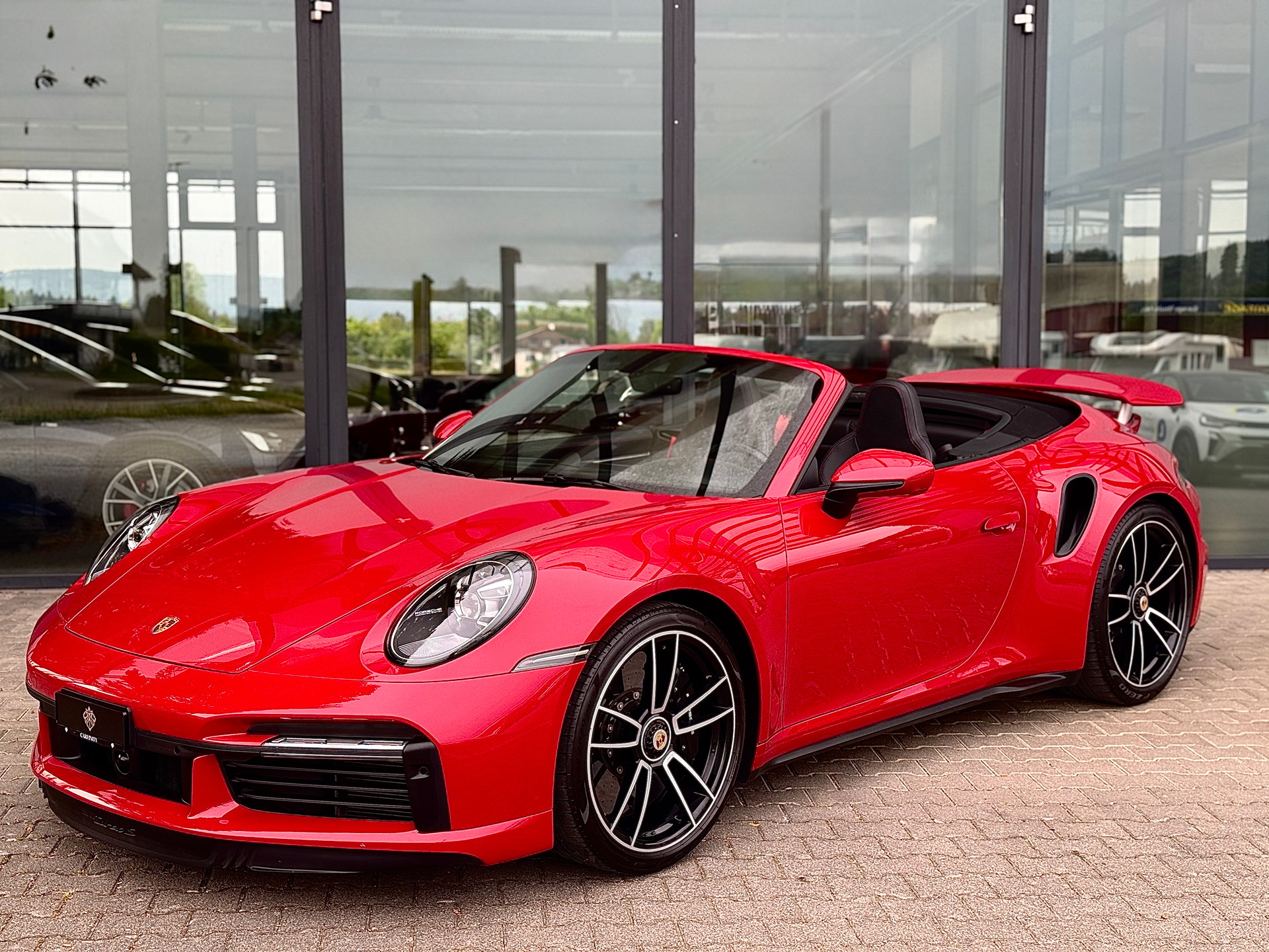 PORSCHE 911 Turbo S Cabriolet PDK *2 Jahre Porsche Approved Garantie*-showroom-element-2