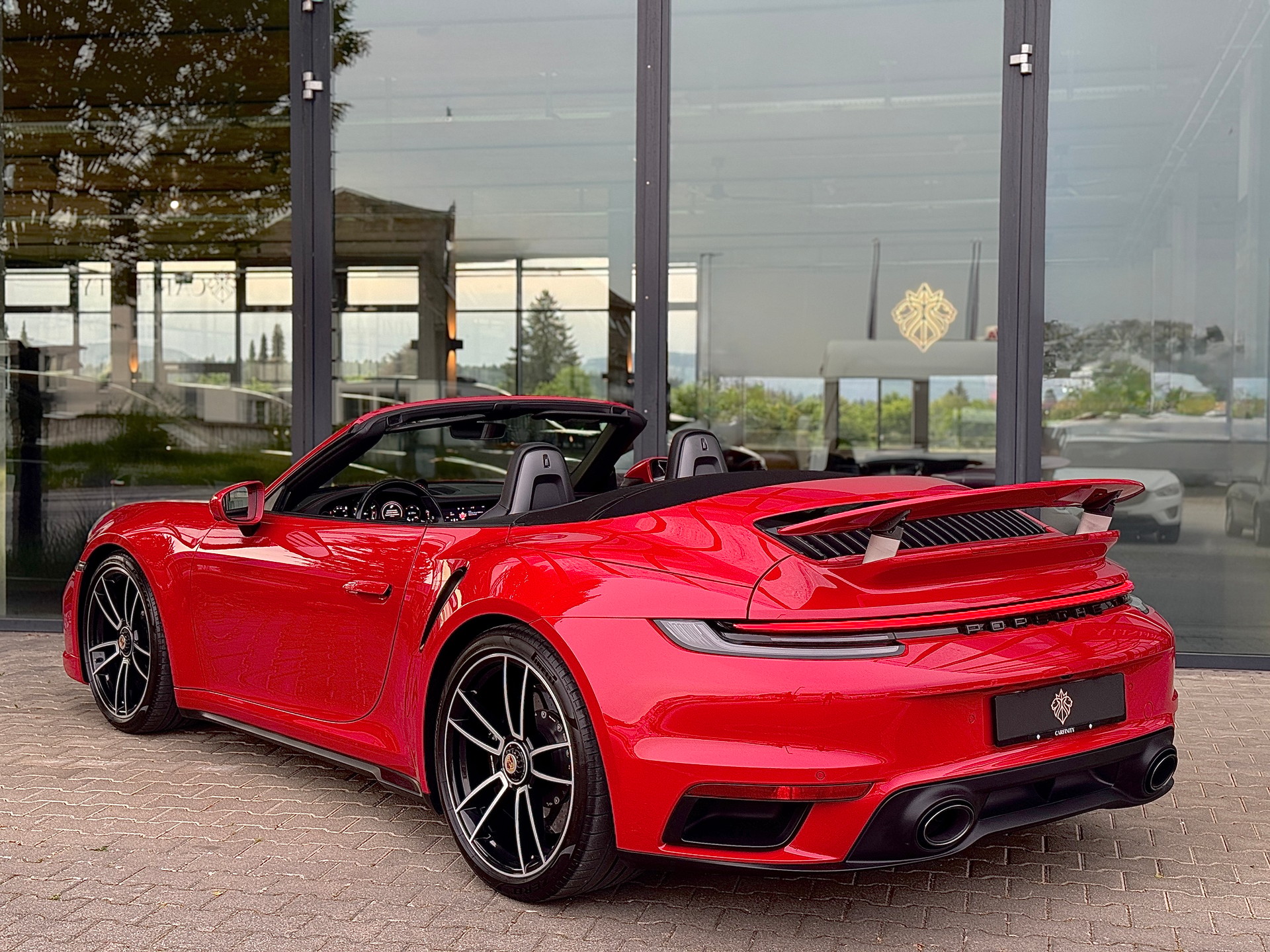 PORSCHE 911 Turbo S Cabriolet PDK *2 Jahre Porsche Approved Garantie*-showroom-element-3