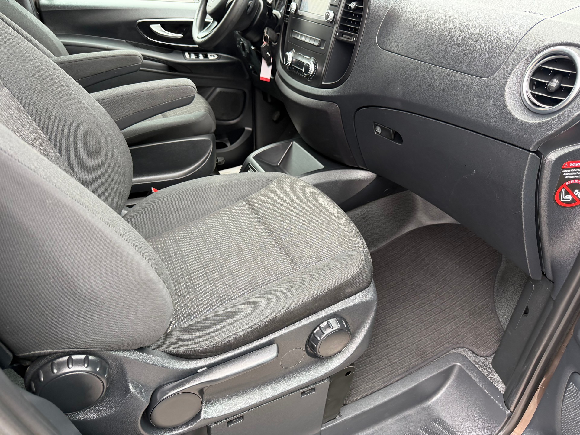 MERCEDES-BENZ Vito 116 BlueTec Tourer Pro L 4Matic 7G-Tronic-image-16
