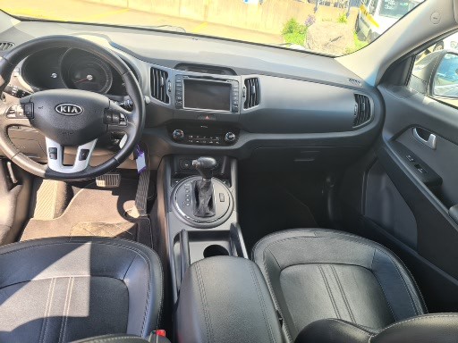 KIA Sportage 2.0 CRDi Trend 4WD Automatic-image-8