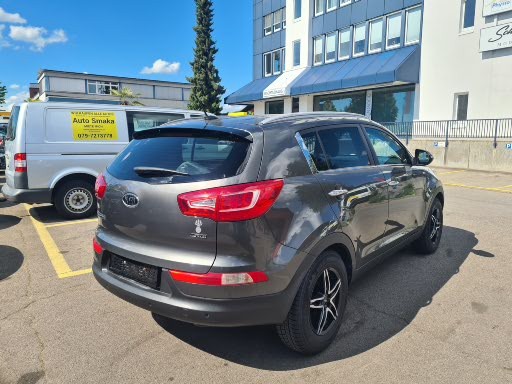KIA Sportage 2.0 CRDi Trend 4WD Automatic-image-2